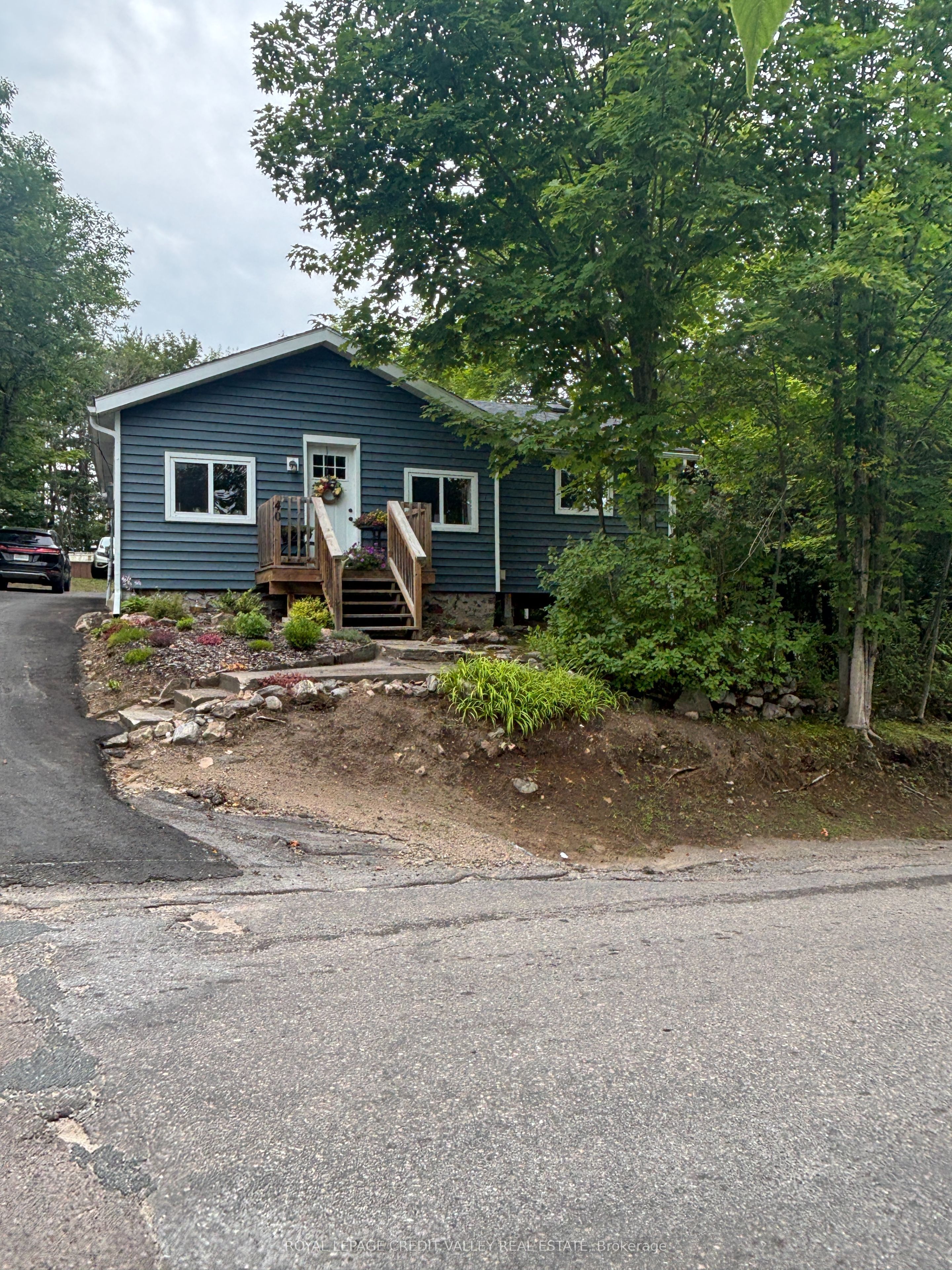 40 Cleak Avenue N Property Photo 5