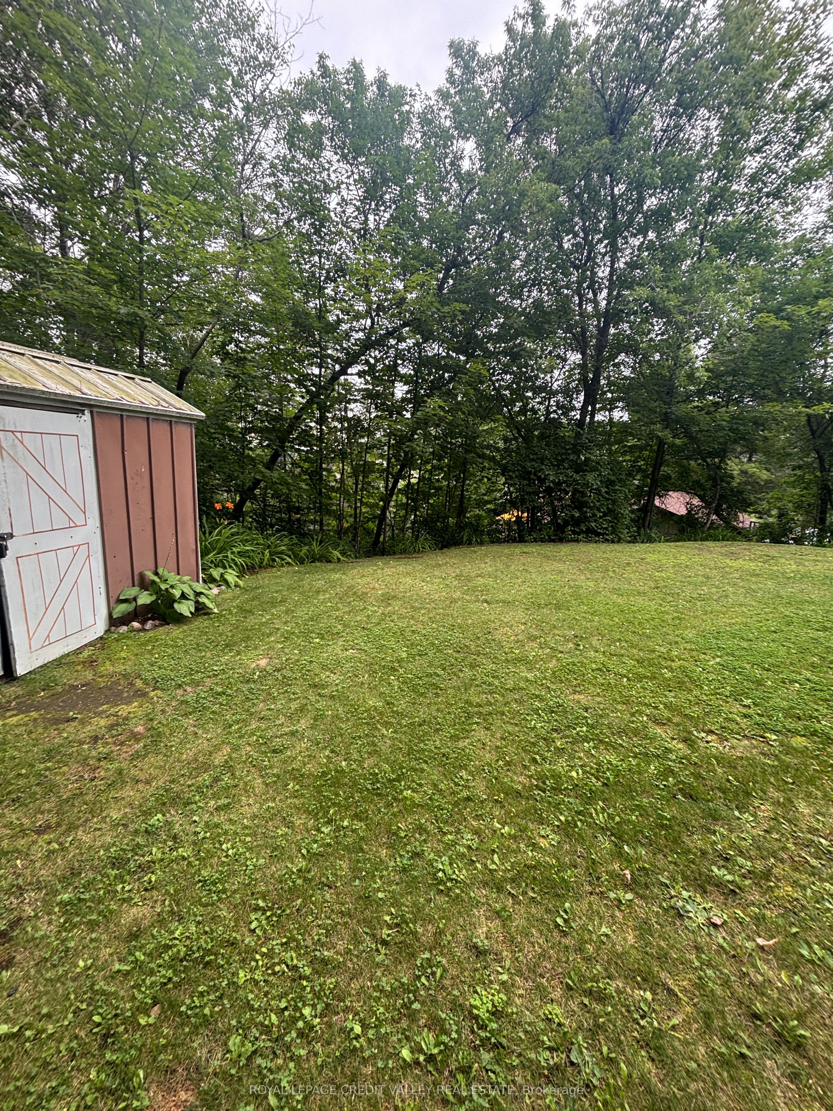 40 Cleak Avenue N Property Photo 24