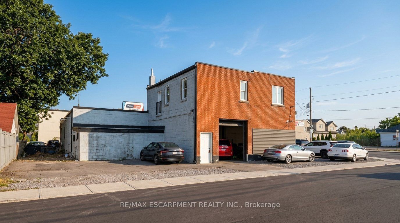 302 Queenston Road Property Photo 1
