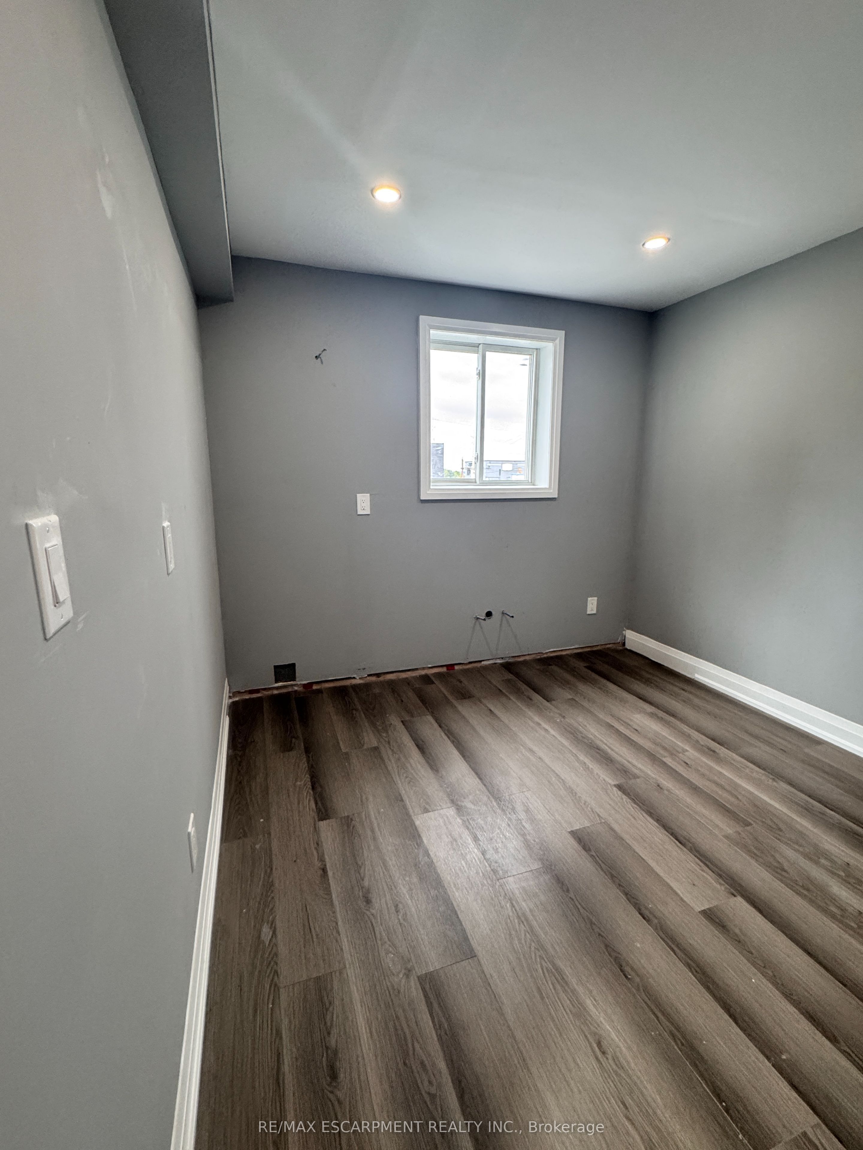 302 Queenston Road Property Photo 3