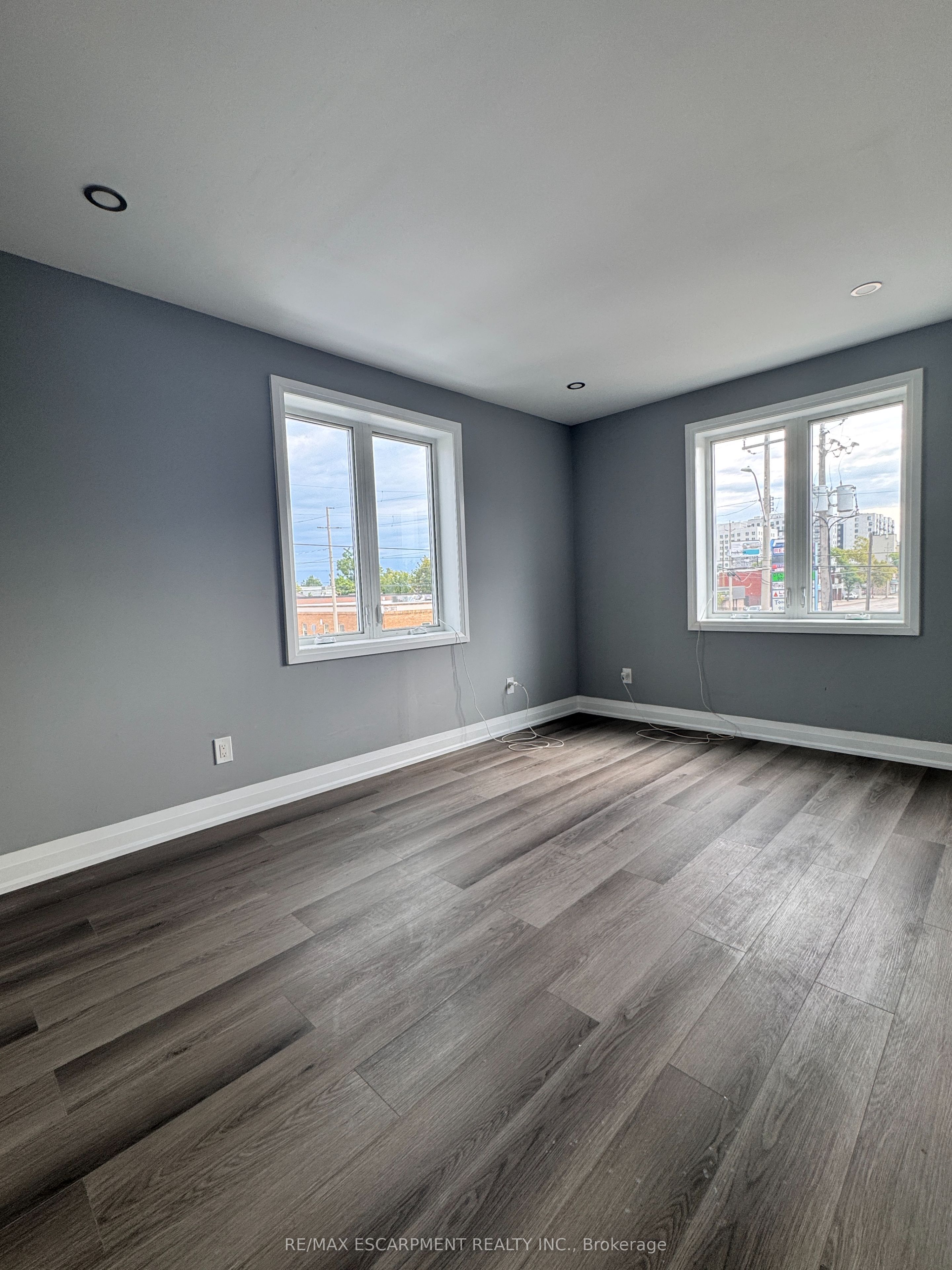 302 Queenston Road Property Photo 5