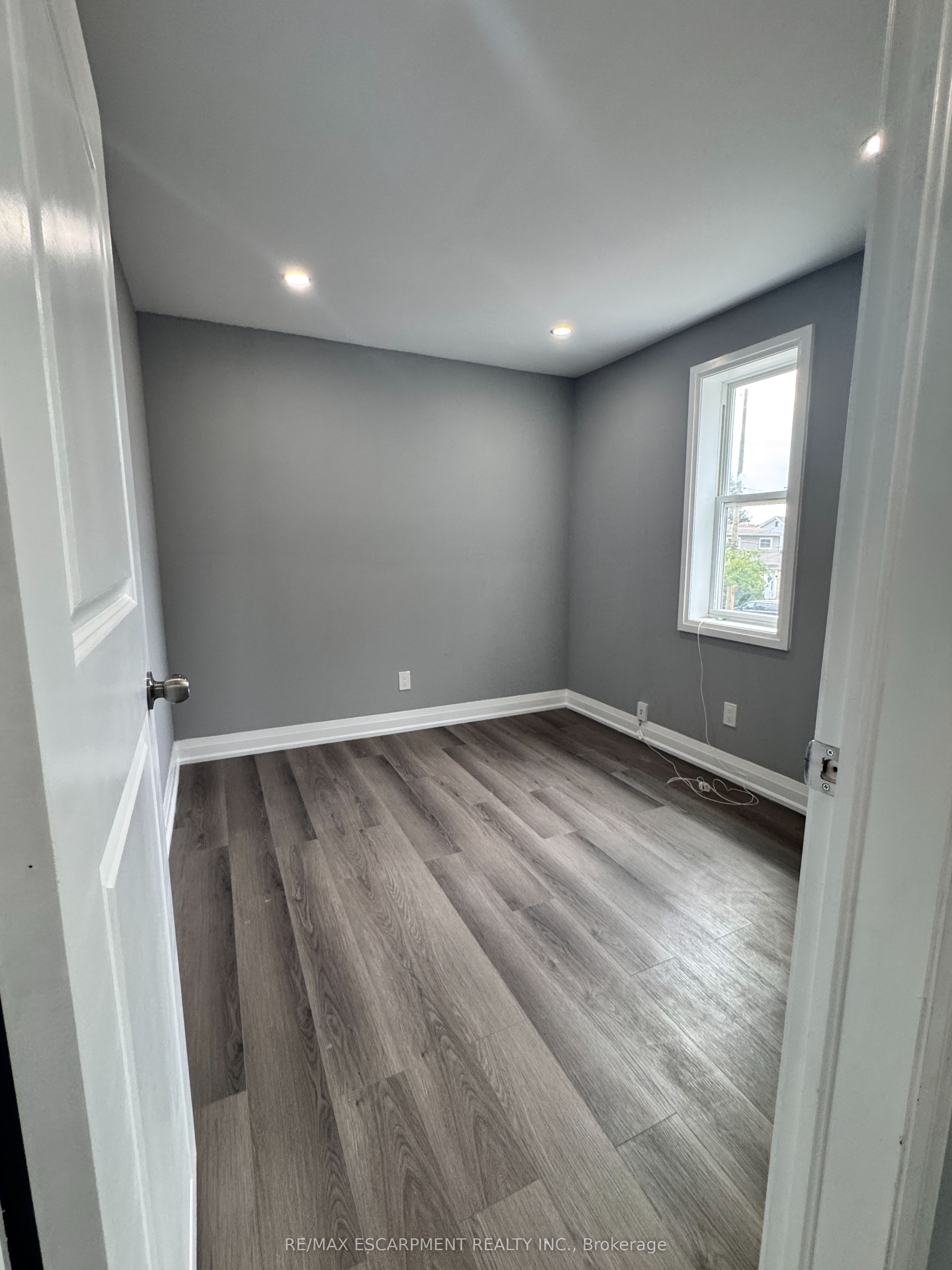 302 Queenston Road Property Photo 7