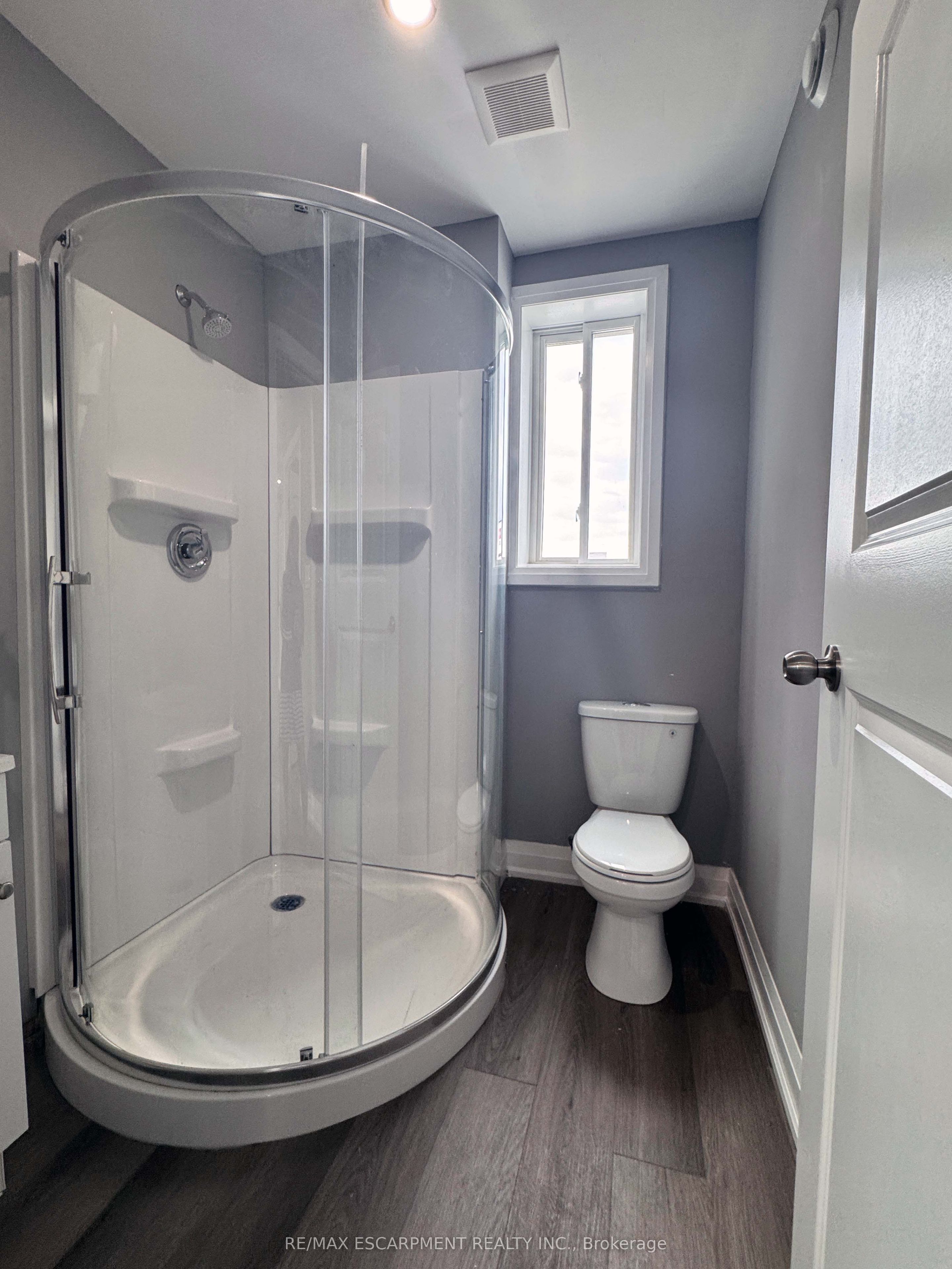 302 Queenston Road Property Photo 8