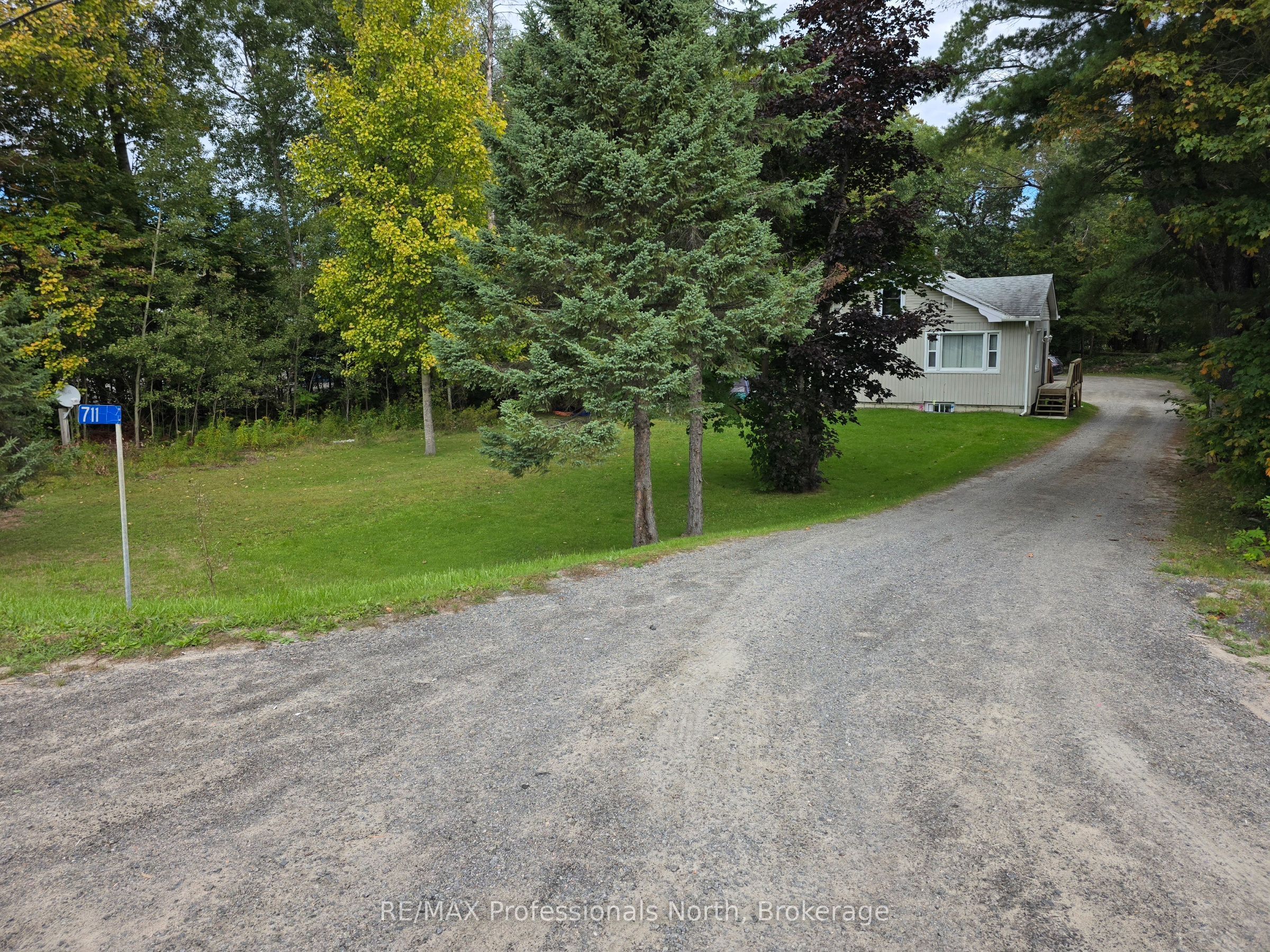 711 Muskoka 3 Road N Property Photo 1