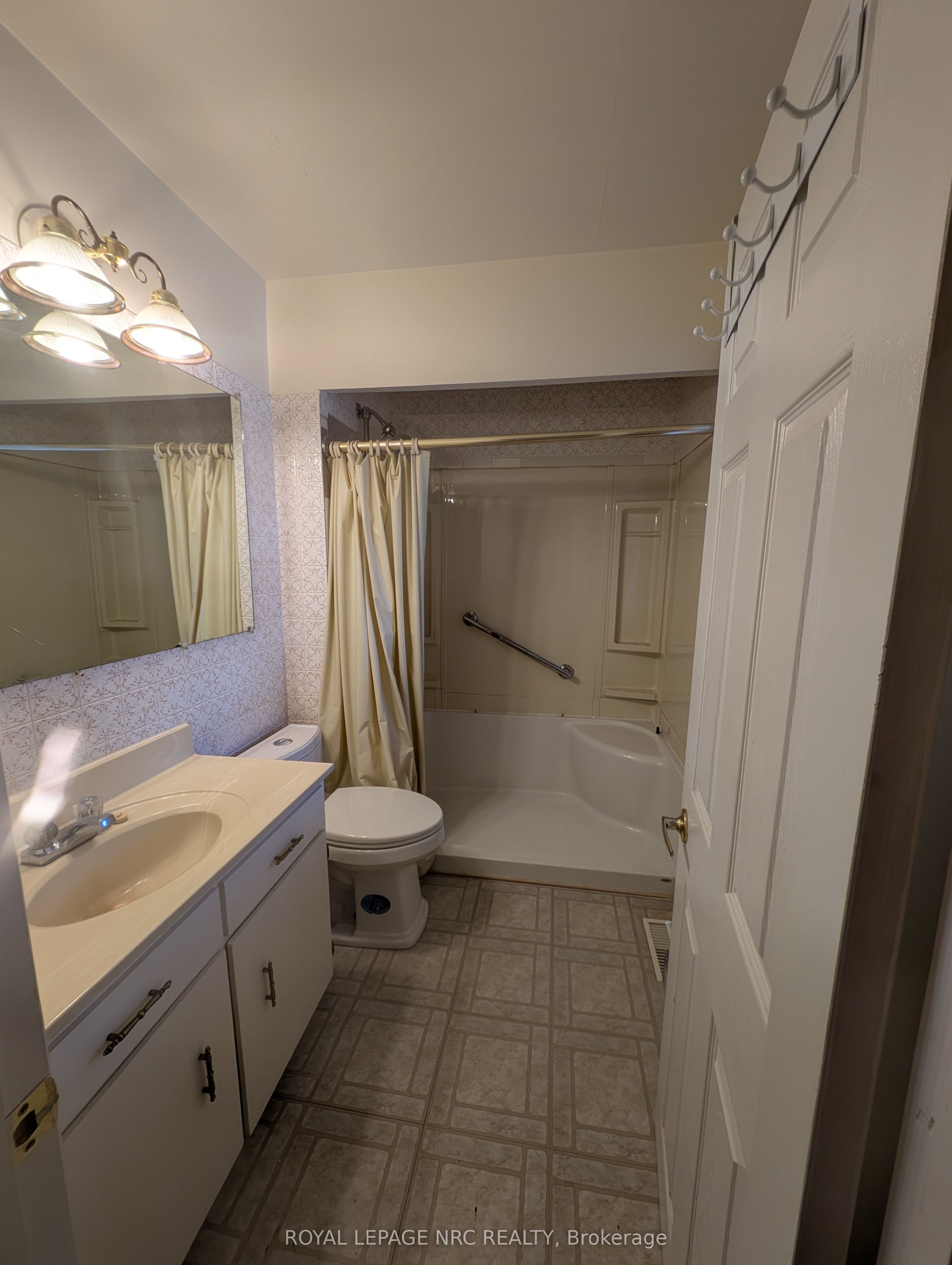 4353 Fifth Avenue Property Photo 6