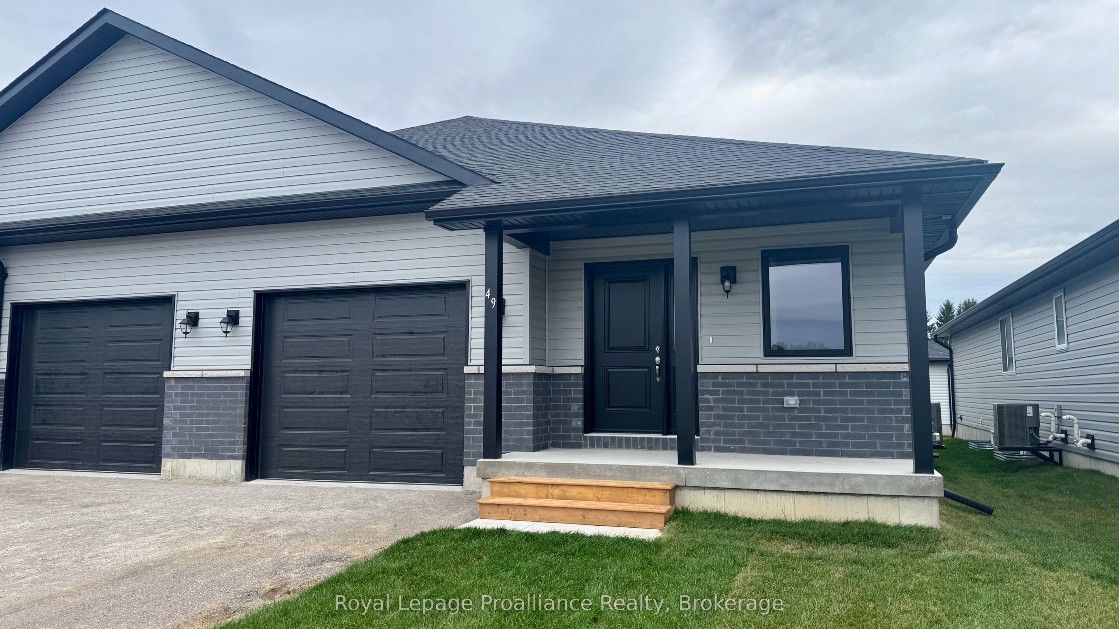 49 Mackenzie John Crescent Property Photo 2
