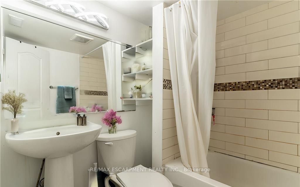 609 Mohawk Road E 2 Property Photo 6