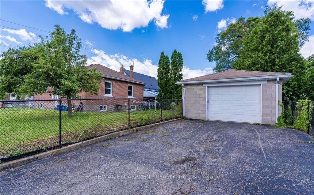 609 Mohawk Road E 2 Property Photo 7