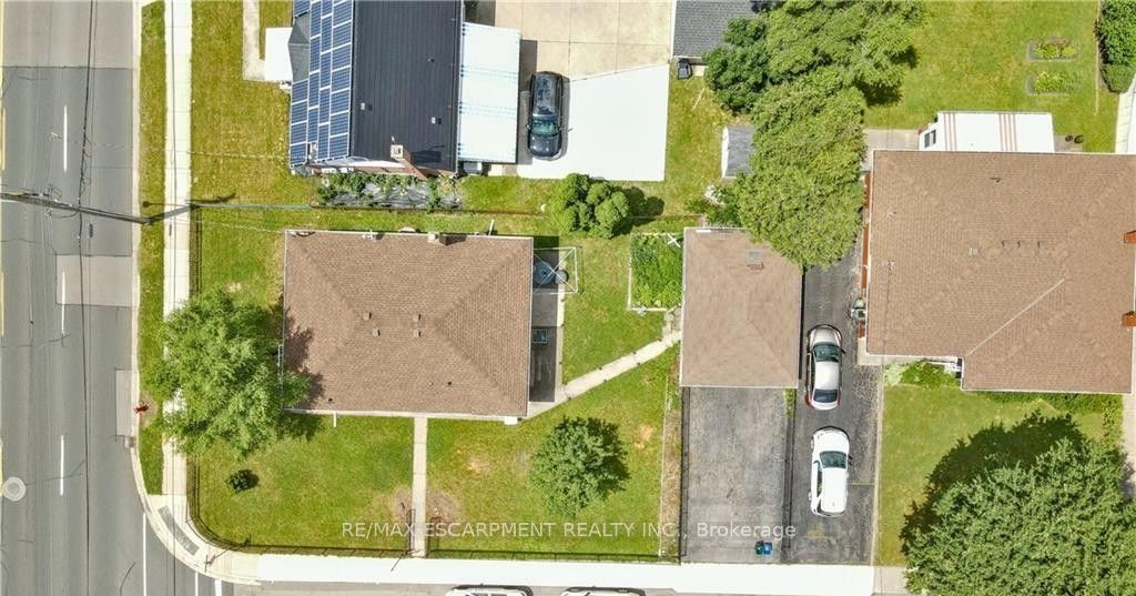 609 Mohawk Road E 2 Property Photo 11
