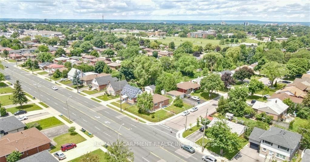 609 Mohawk Road E 2 Property Photo 13