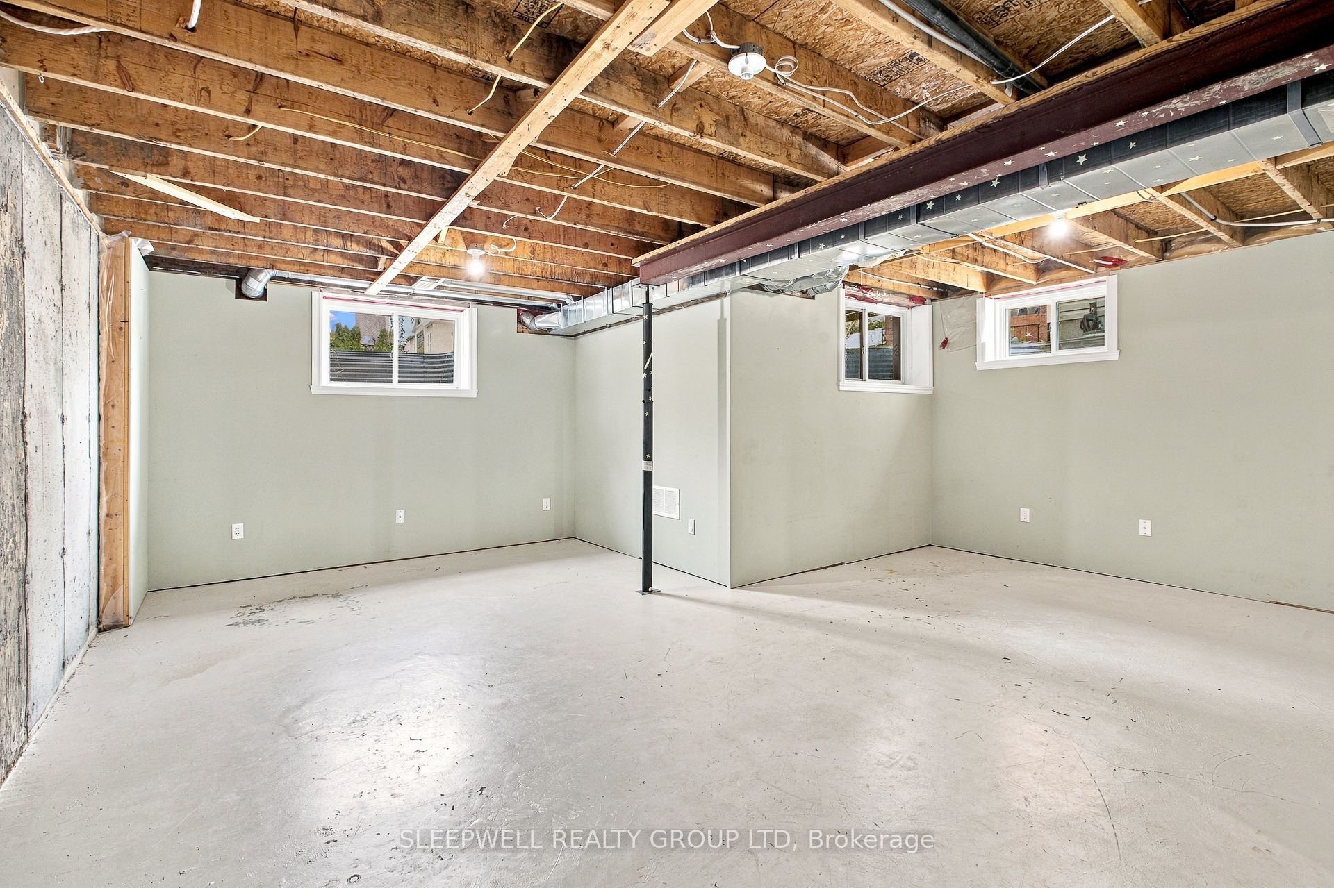 32 Moe Robillard Street Property Photo 23