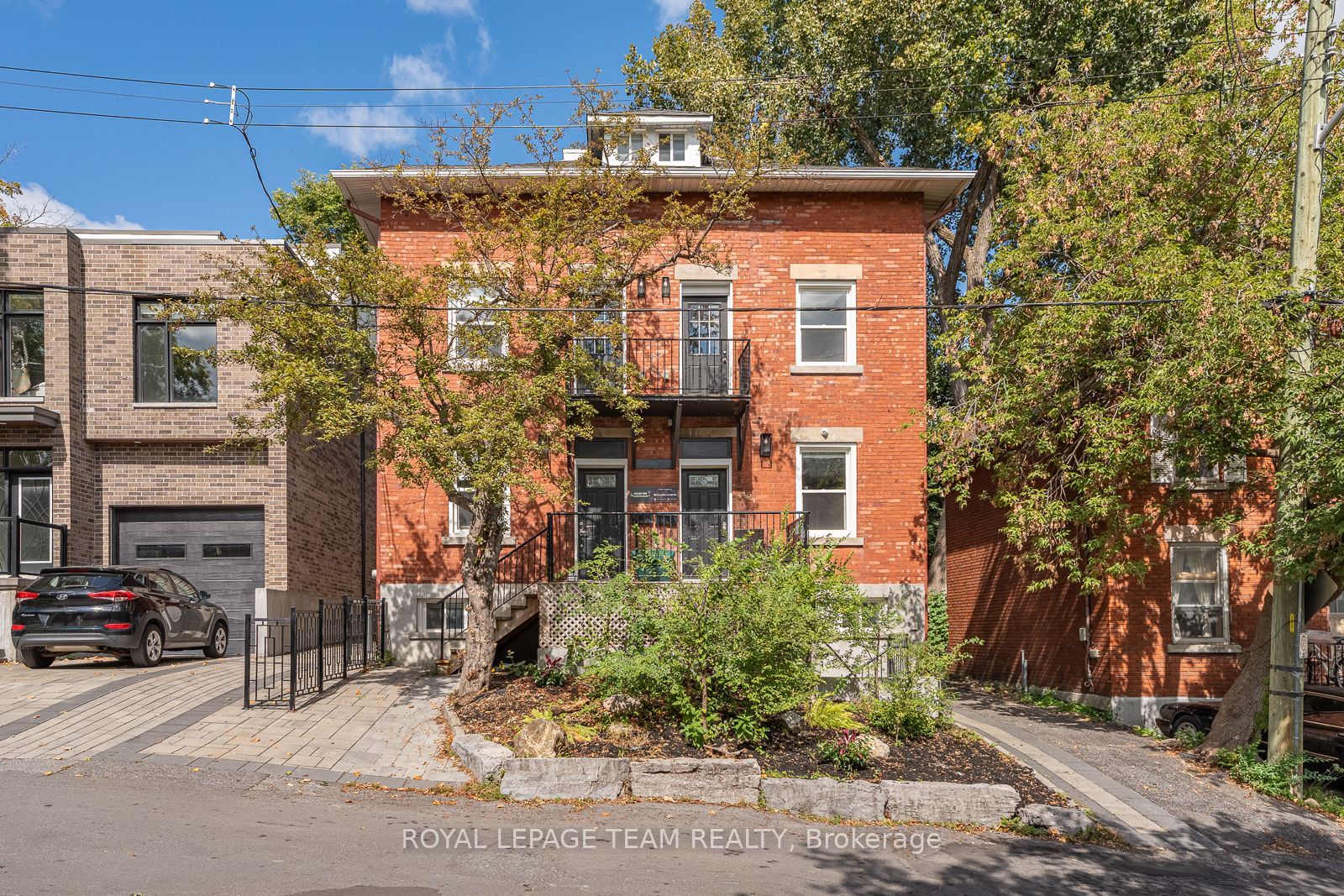 447 - 449 Green Avenue