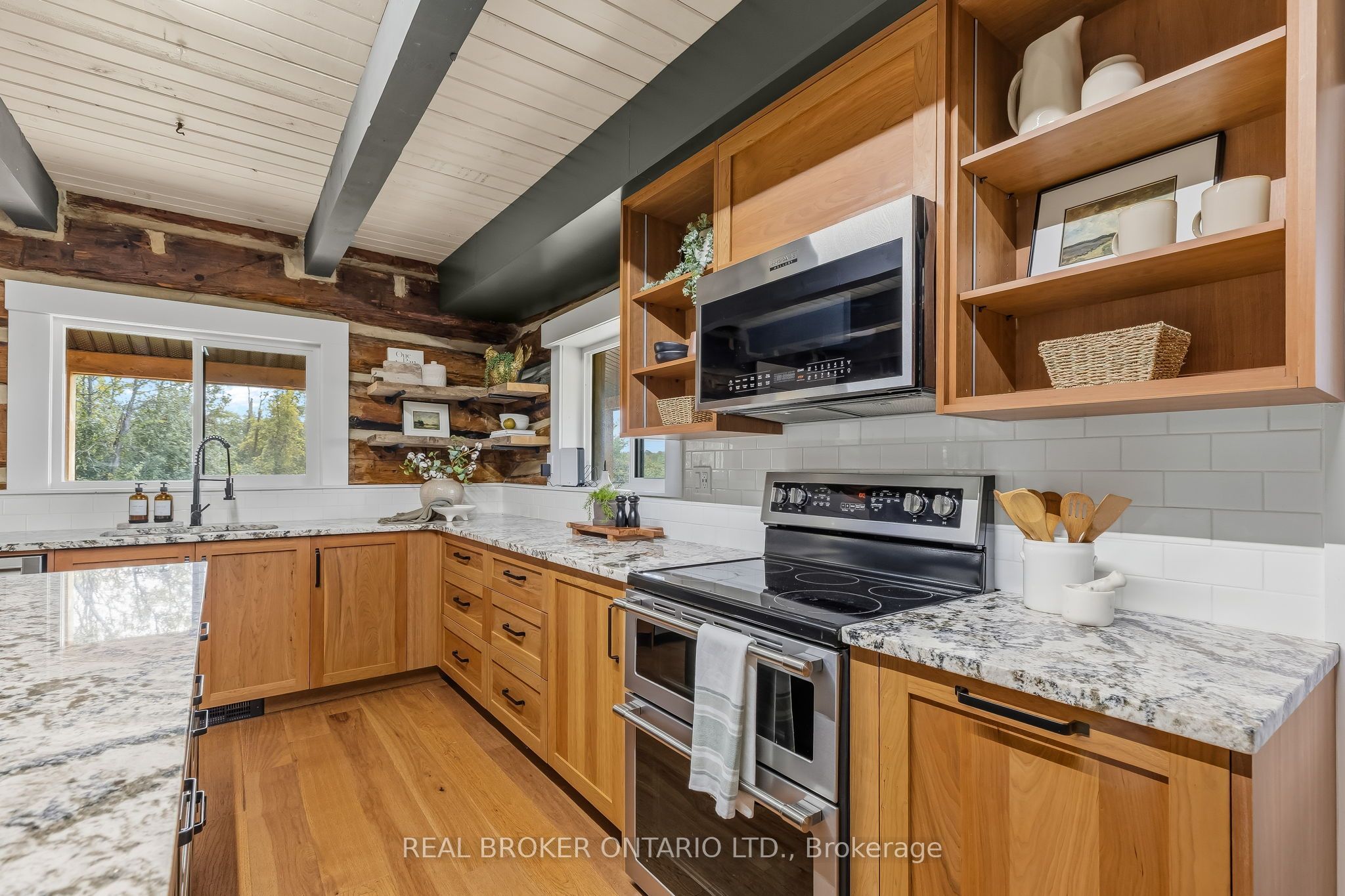 806 Richardson Road Property Photo 9