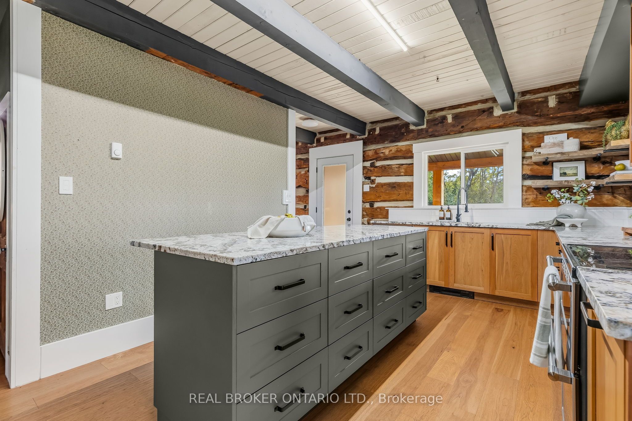 806 Richardson Road Property Photo 10