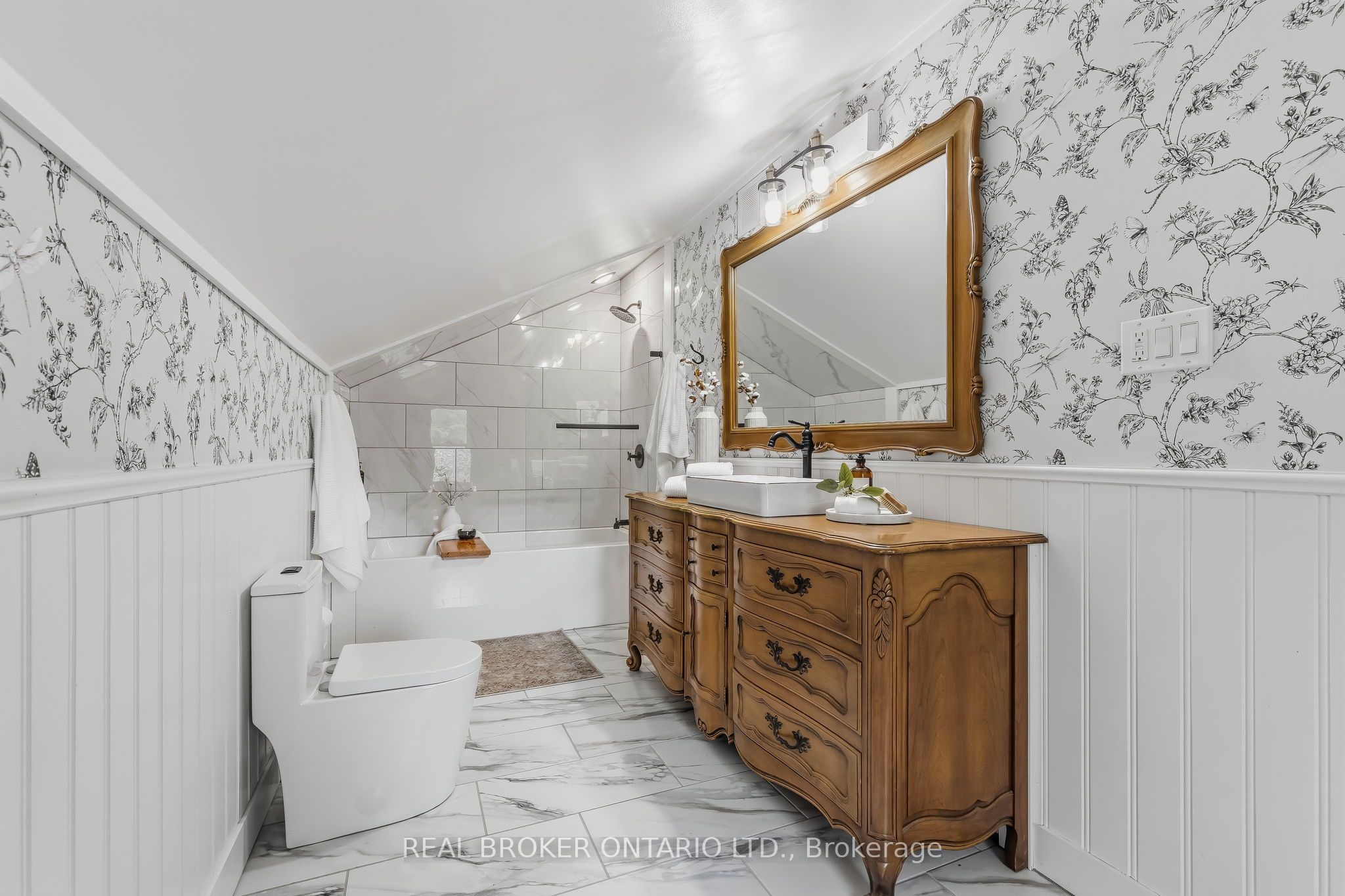 806 Richardson Road Property Photo 16