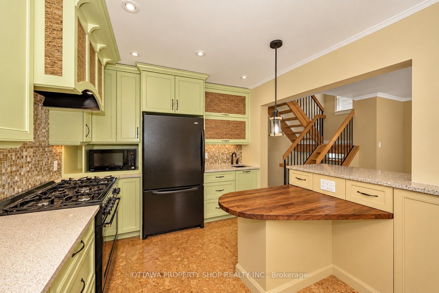 3146 Dumaurier Avenue Property Photo 10