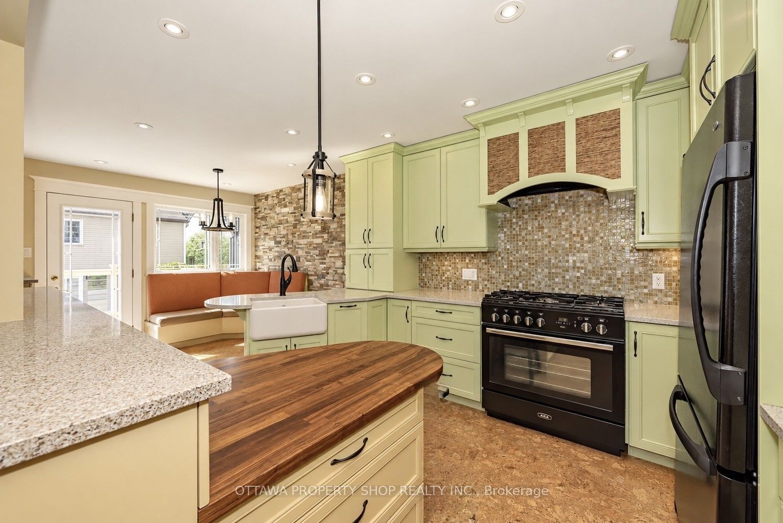 3146 Dumaurier Avenue Property Photo 12