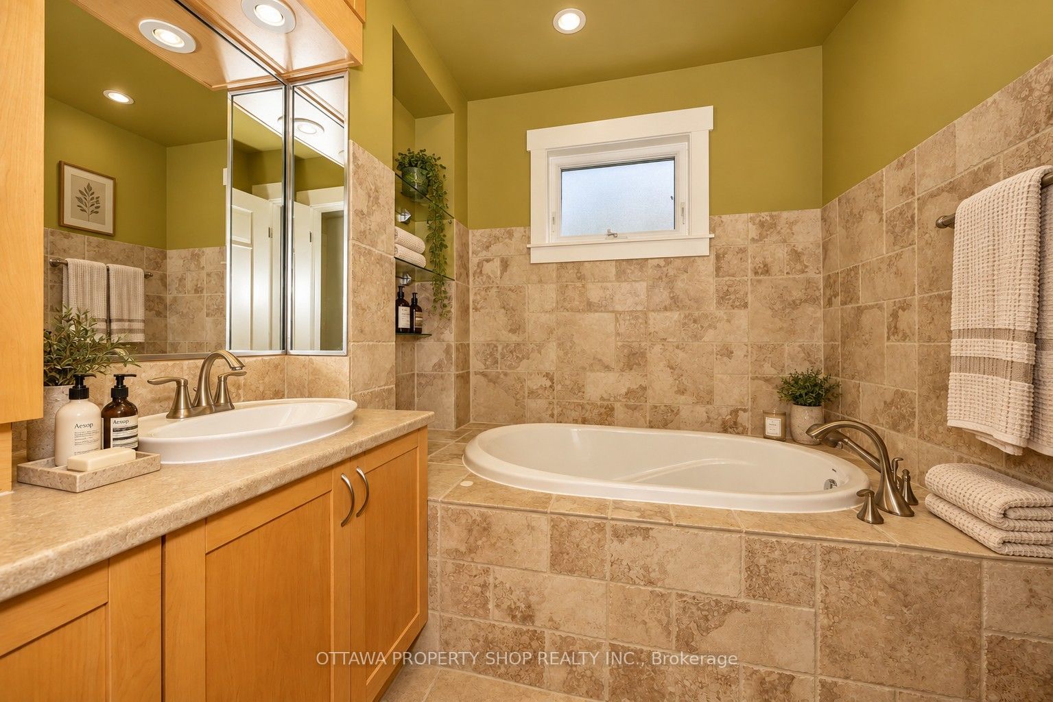 3146 Dumaurier Avenue Property Photo 17