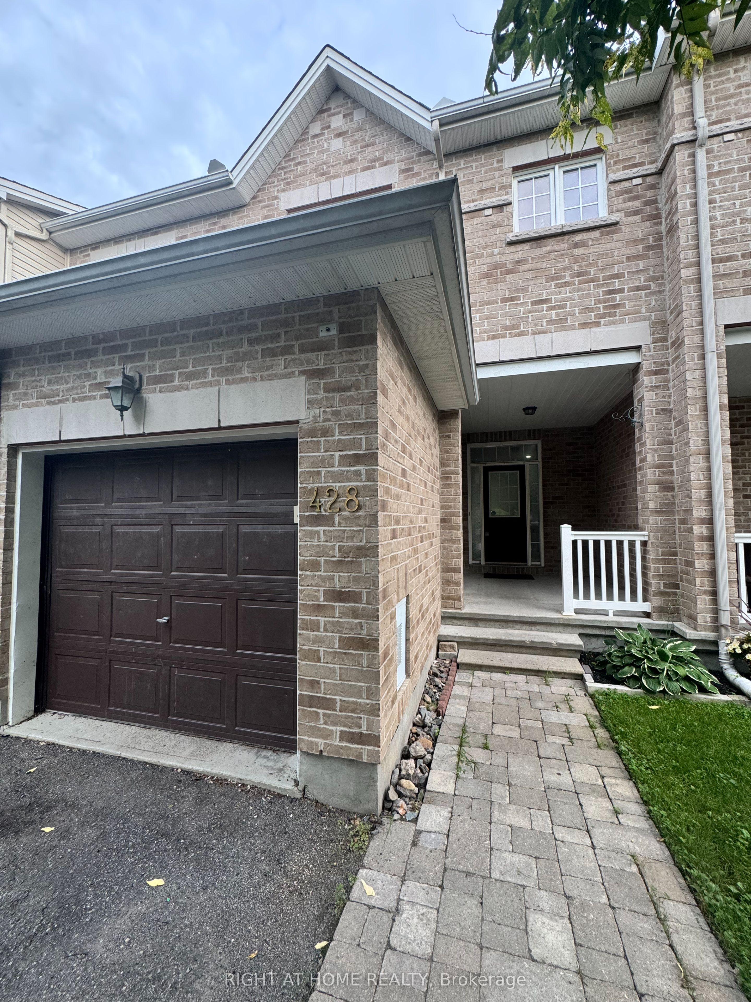 428 FOXHALL Way Property Photo 1