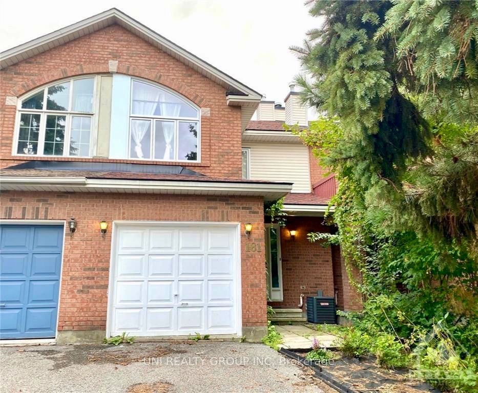 181 THORNBURY Crescent Property Photo 1