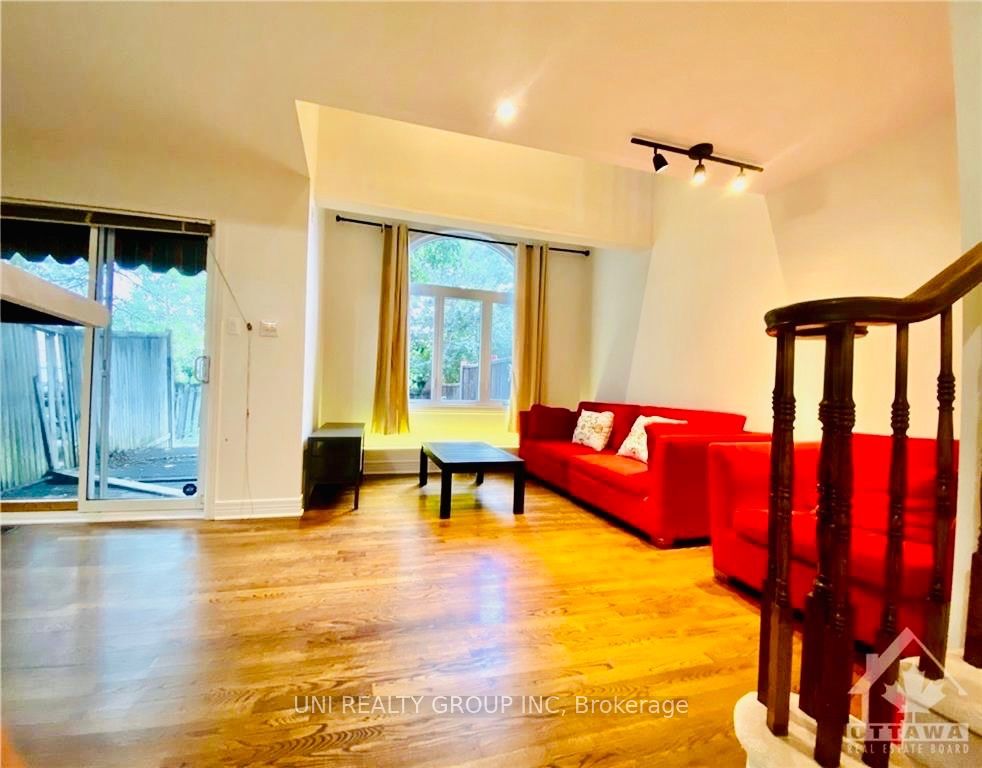 181 Thornbury Crescent Property Photo 2