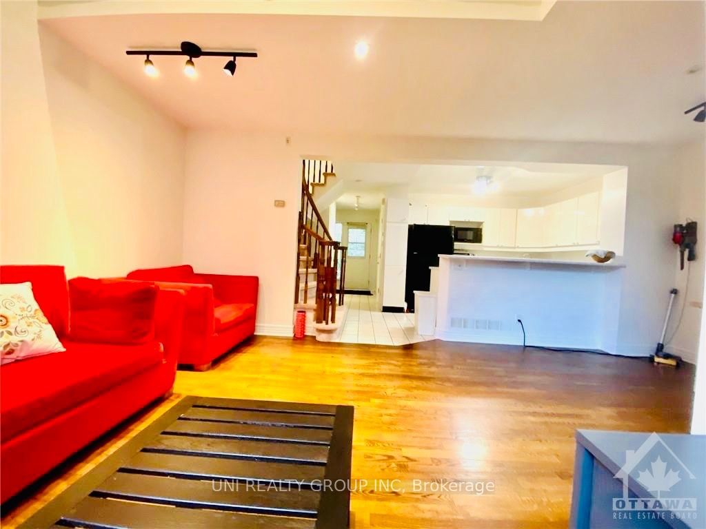 181 Thornbury Crescent Property Photo 3