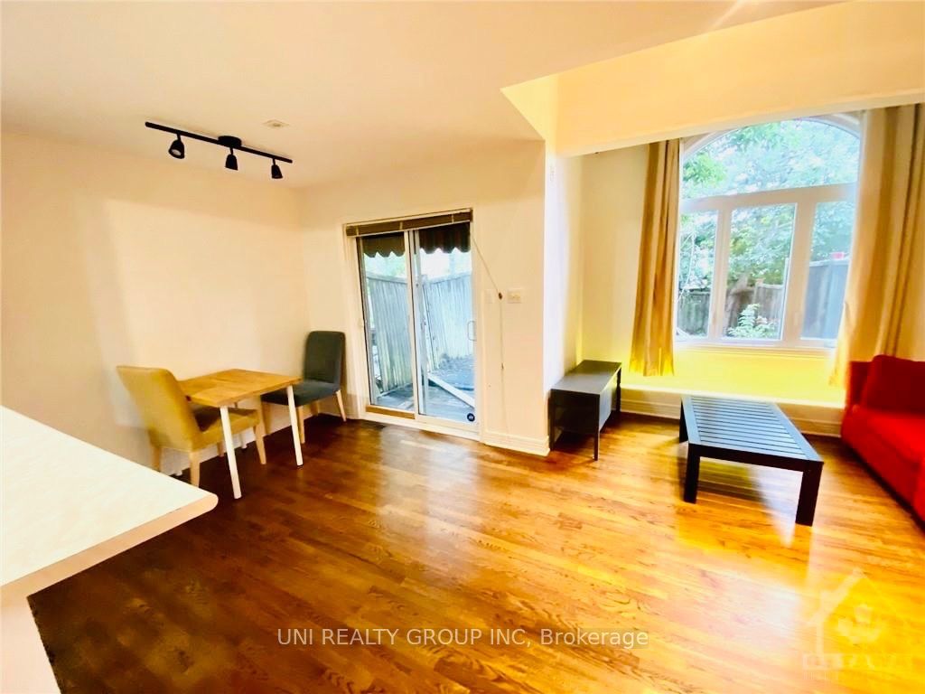181 Thornbury Crescent Property Photo 4