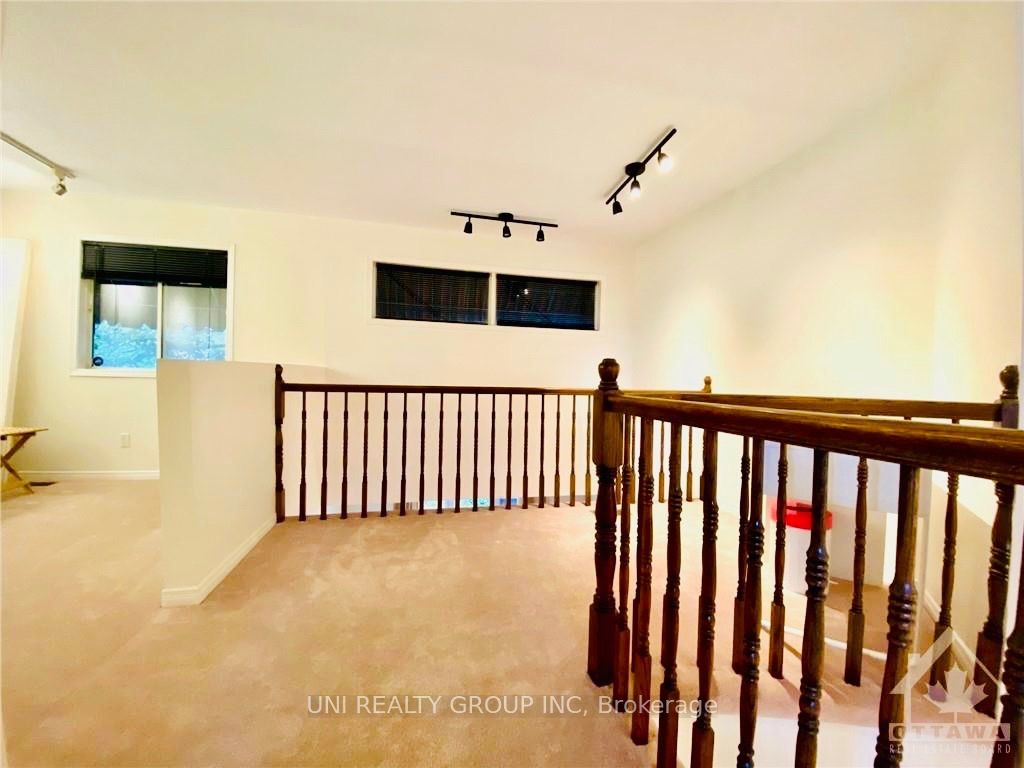 181 Thornbury Crescent Property Photo 6