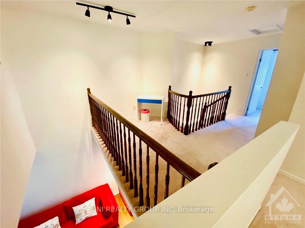 181 Thornbury Crescent Property Photo 8