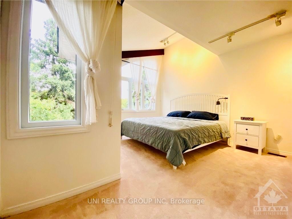 181 Thornbury Crescent Property Photo 9