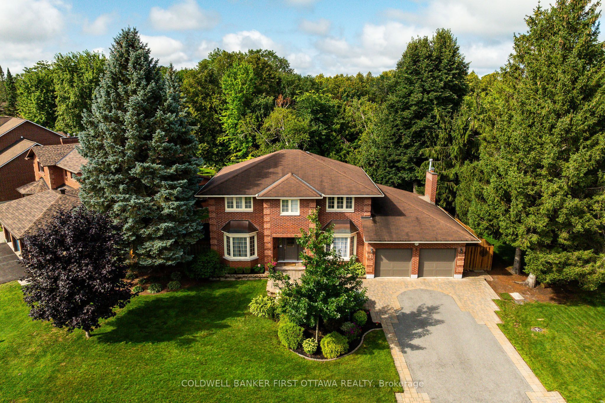 27 Hampel Crescent Property Photo 1