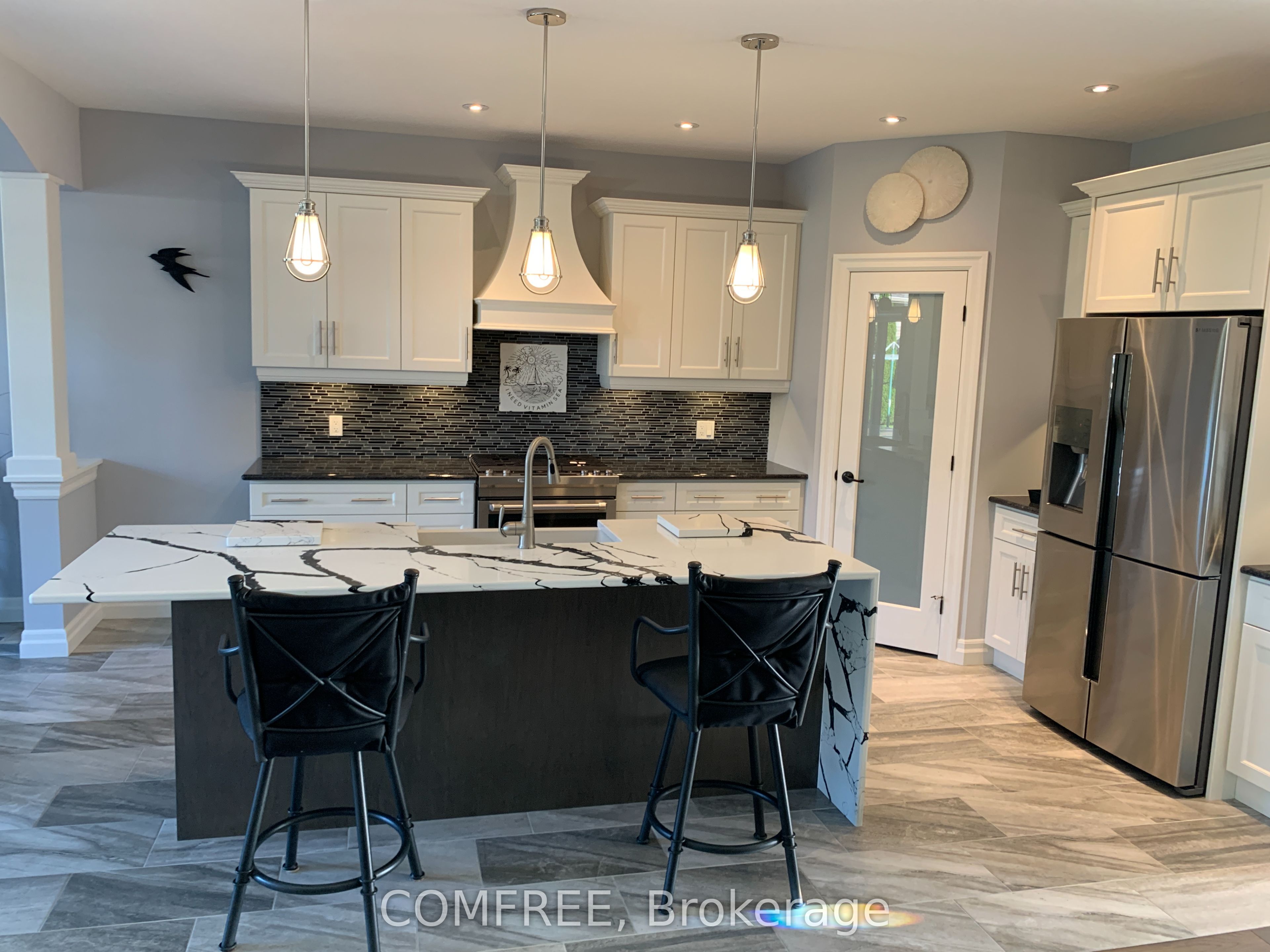 100 Parkview Drive Property Photo 15