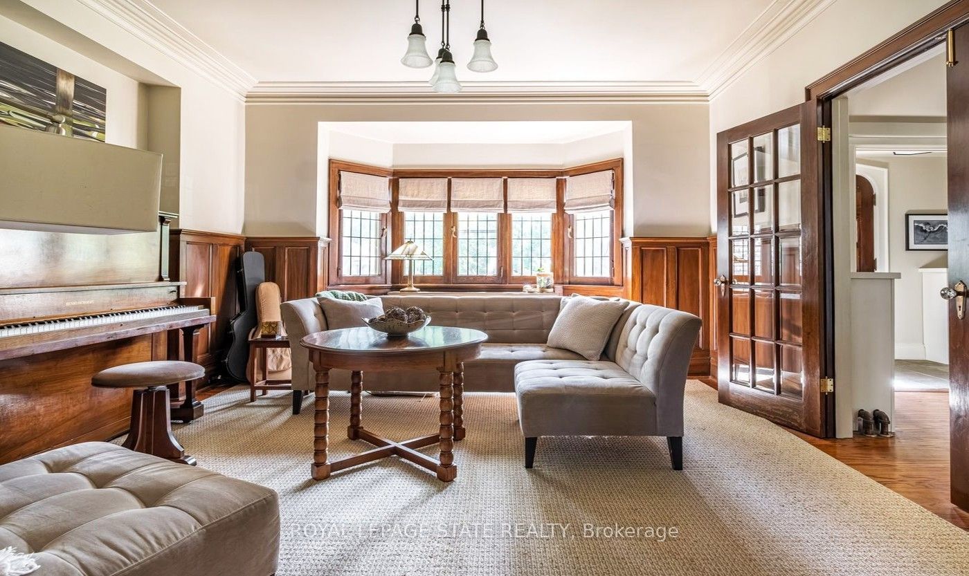 2 Oak Knoll Drive Property Photo 14
