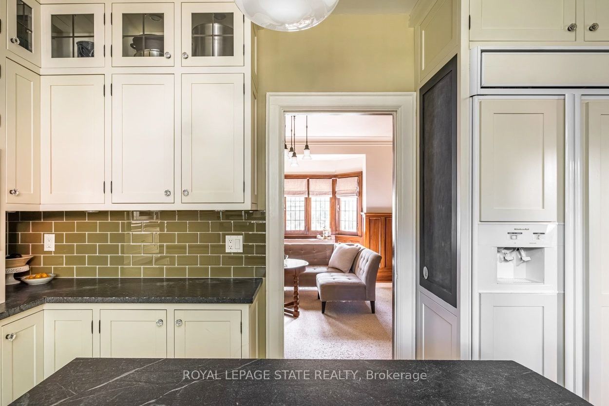 2 Oak Knoll Drive Property Photo 15