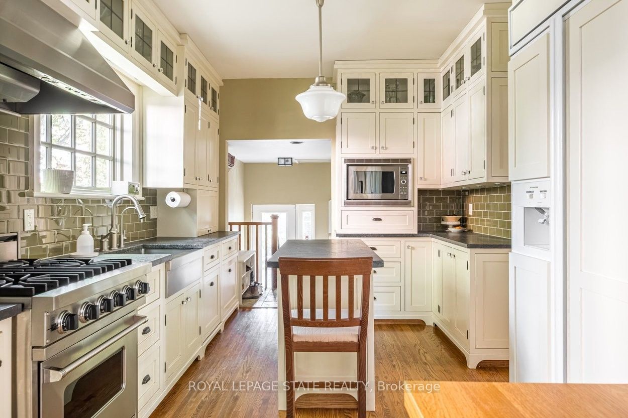 2 Oak Knoll Drive Property Photo 16
