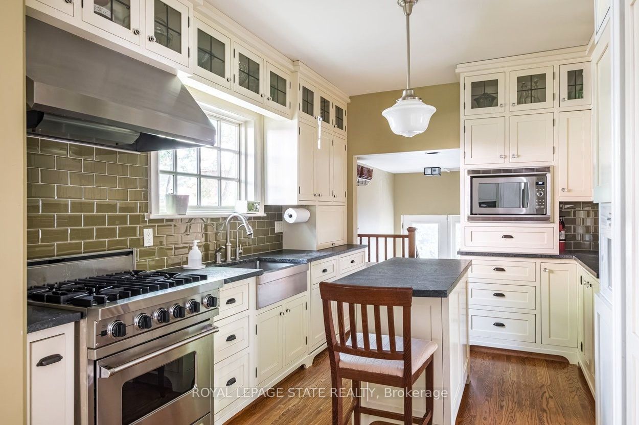 2 Oak Knoll Drive Property Photo 17