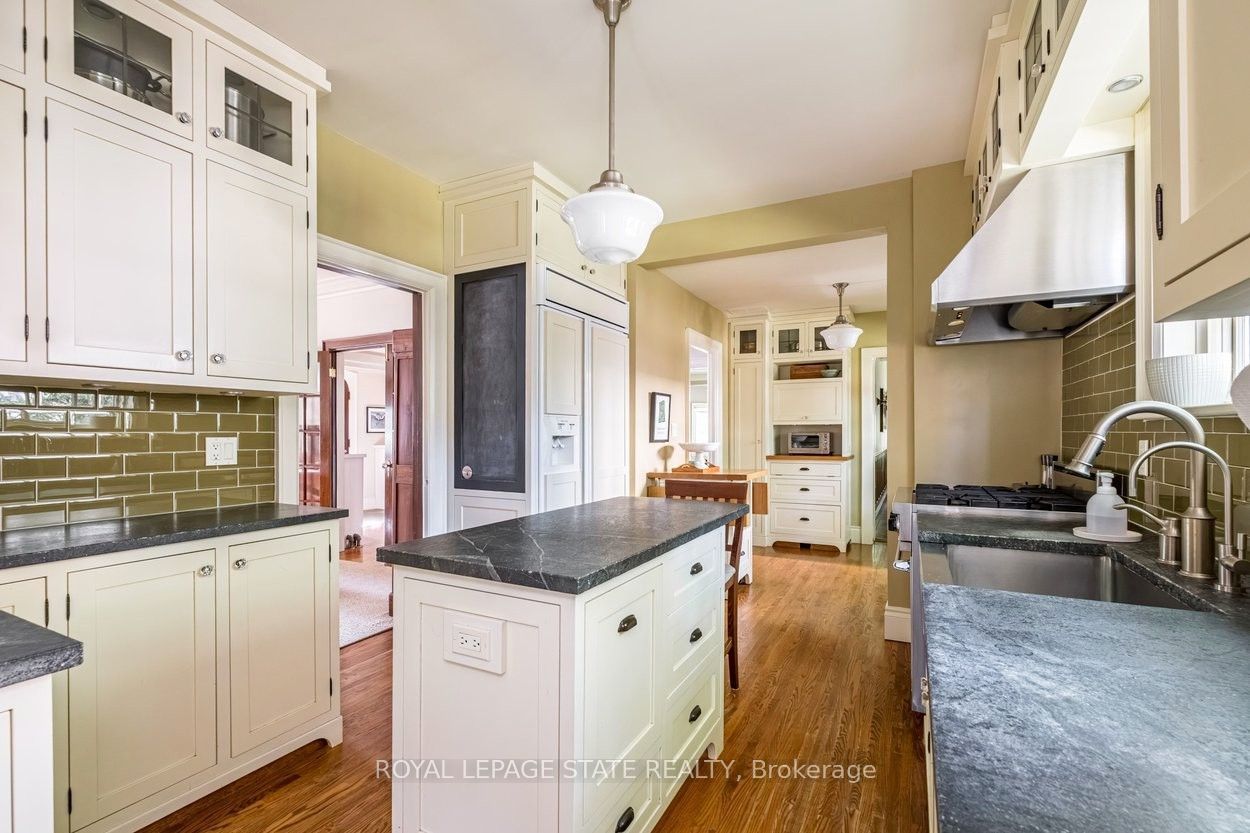 2 Oak Knoll Drive Property Photo 18