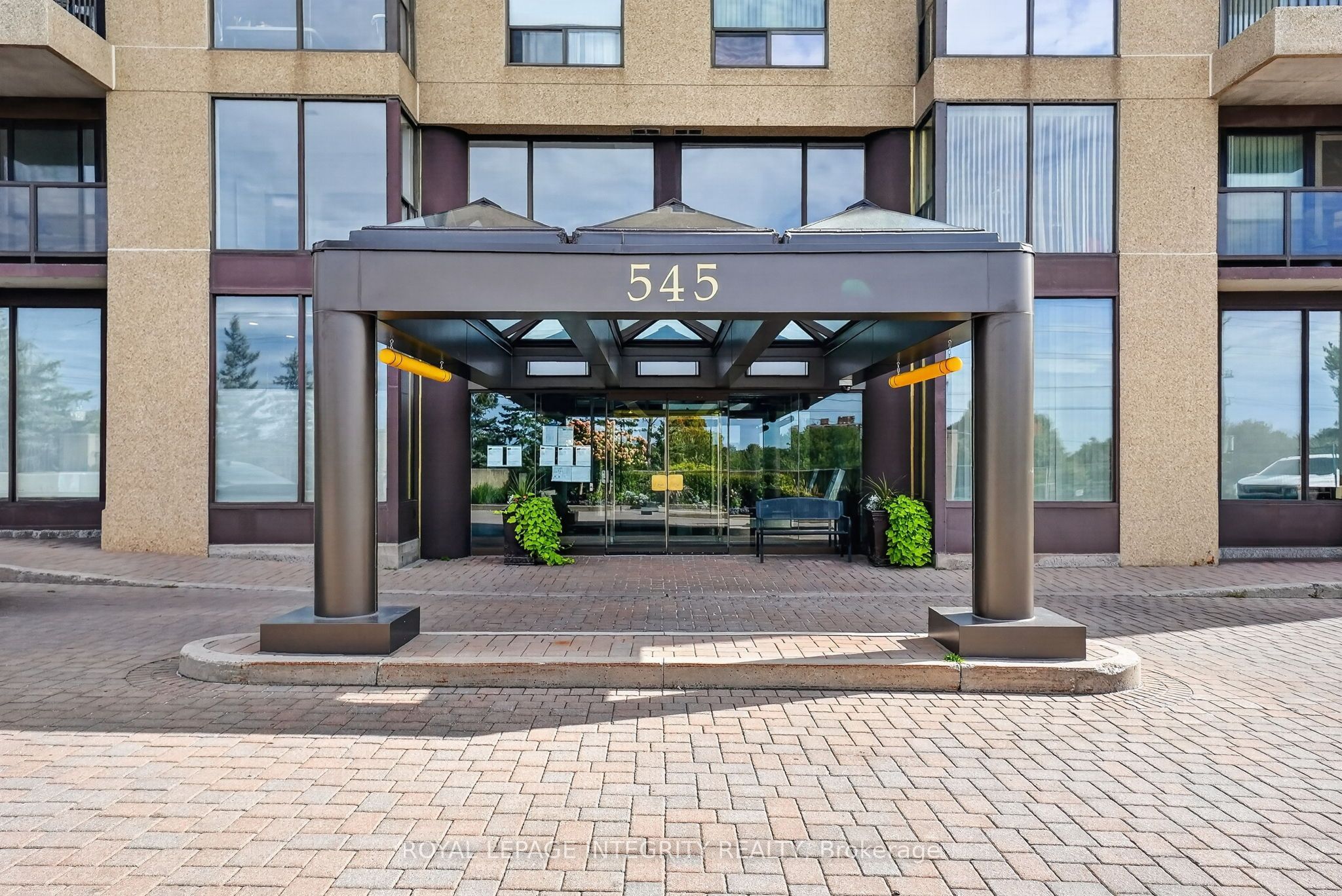 545 St Laurent Boulevard 302 Property Photo 2