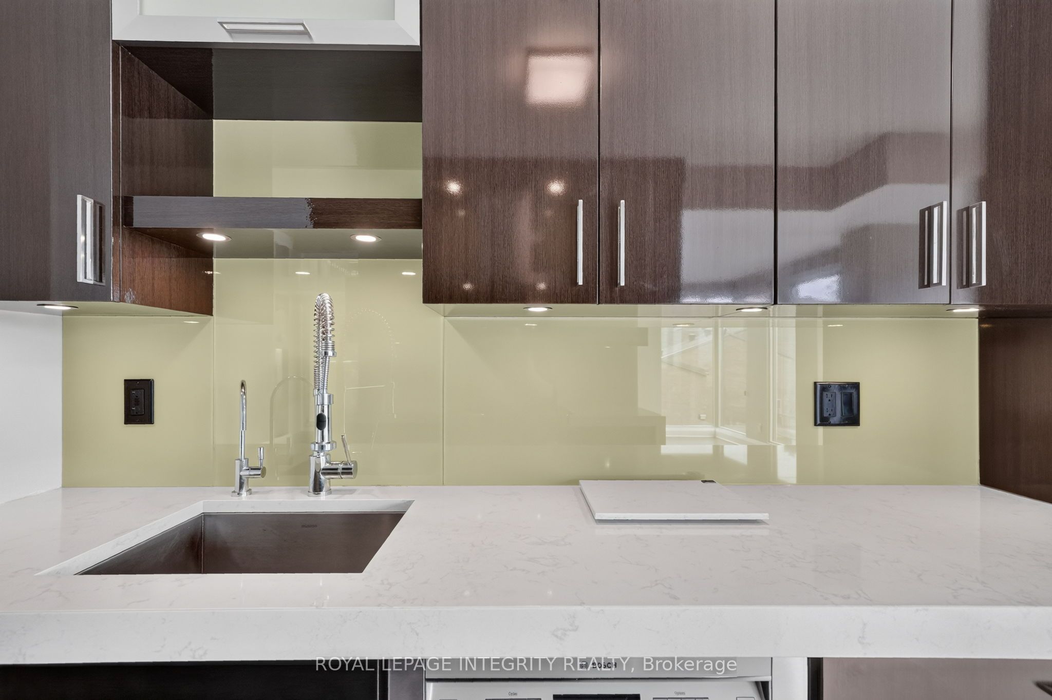 545 St Laurent Boulevard 302 Property Photo 11