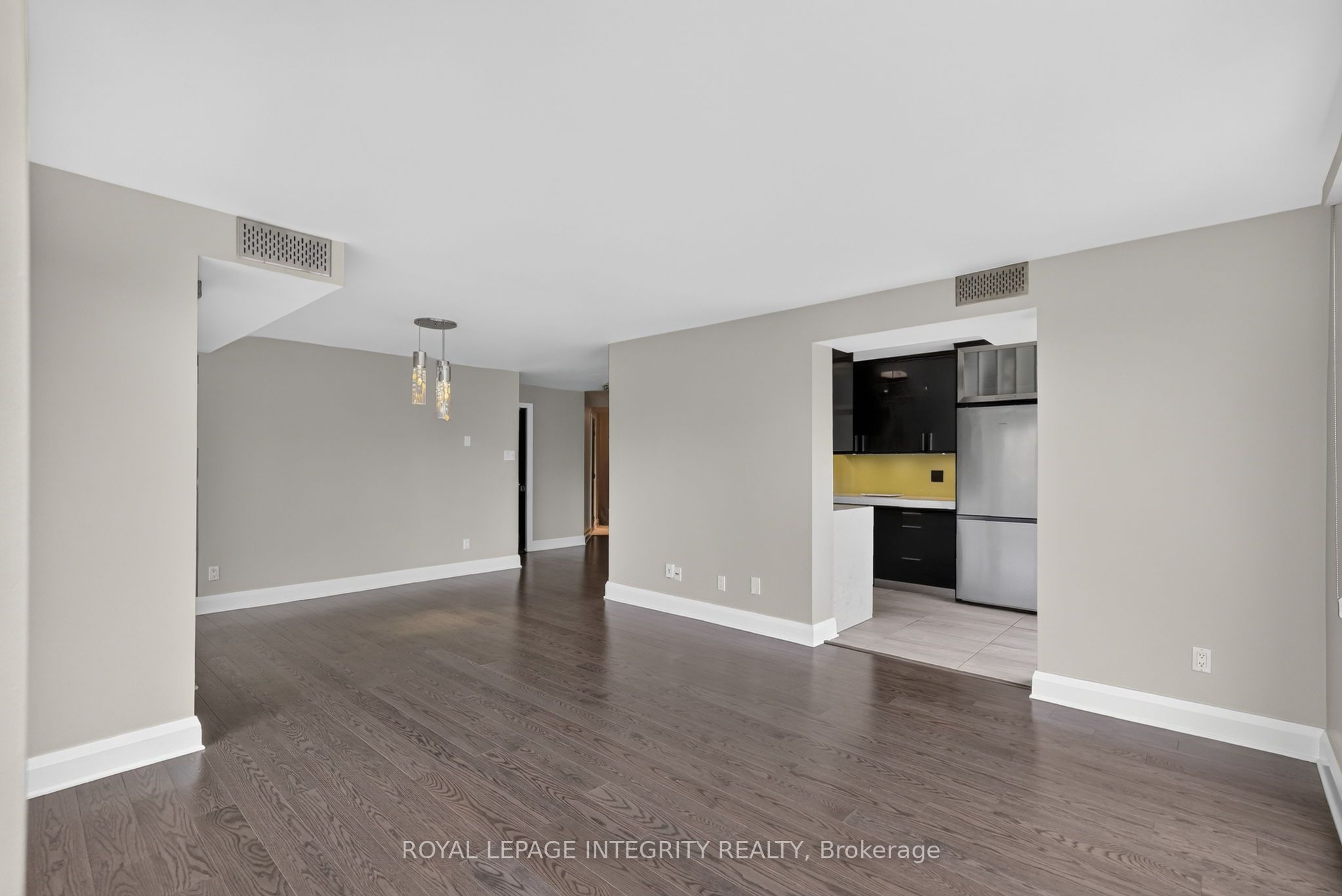 545 St Laurent Boulevard 302 Property Photo 18