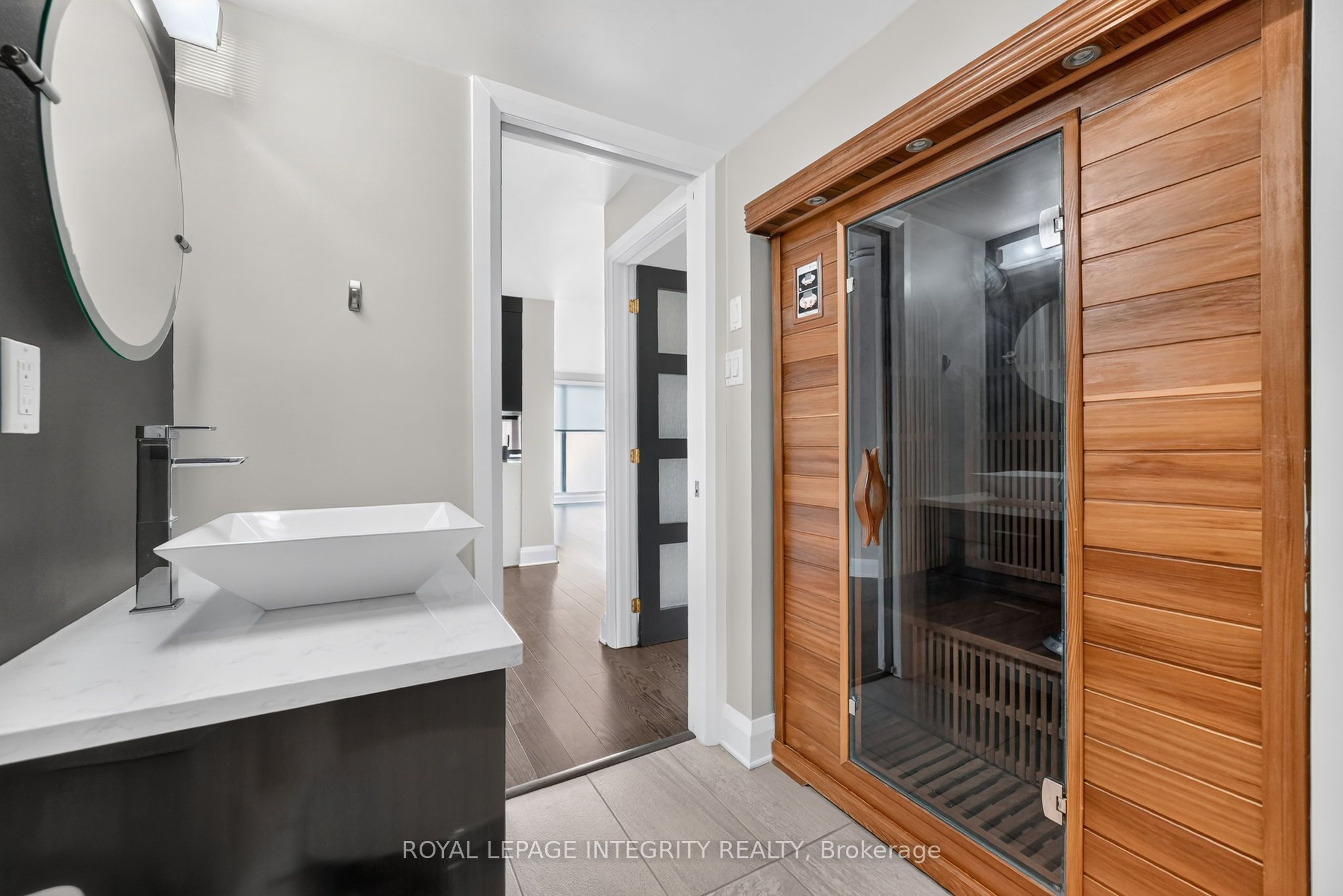 545 St Laurent Boulevard 302 Property Photo 23