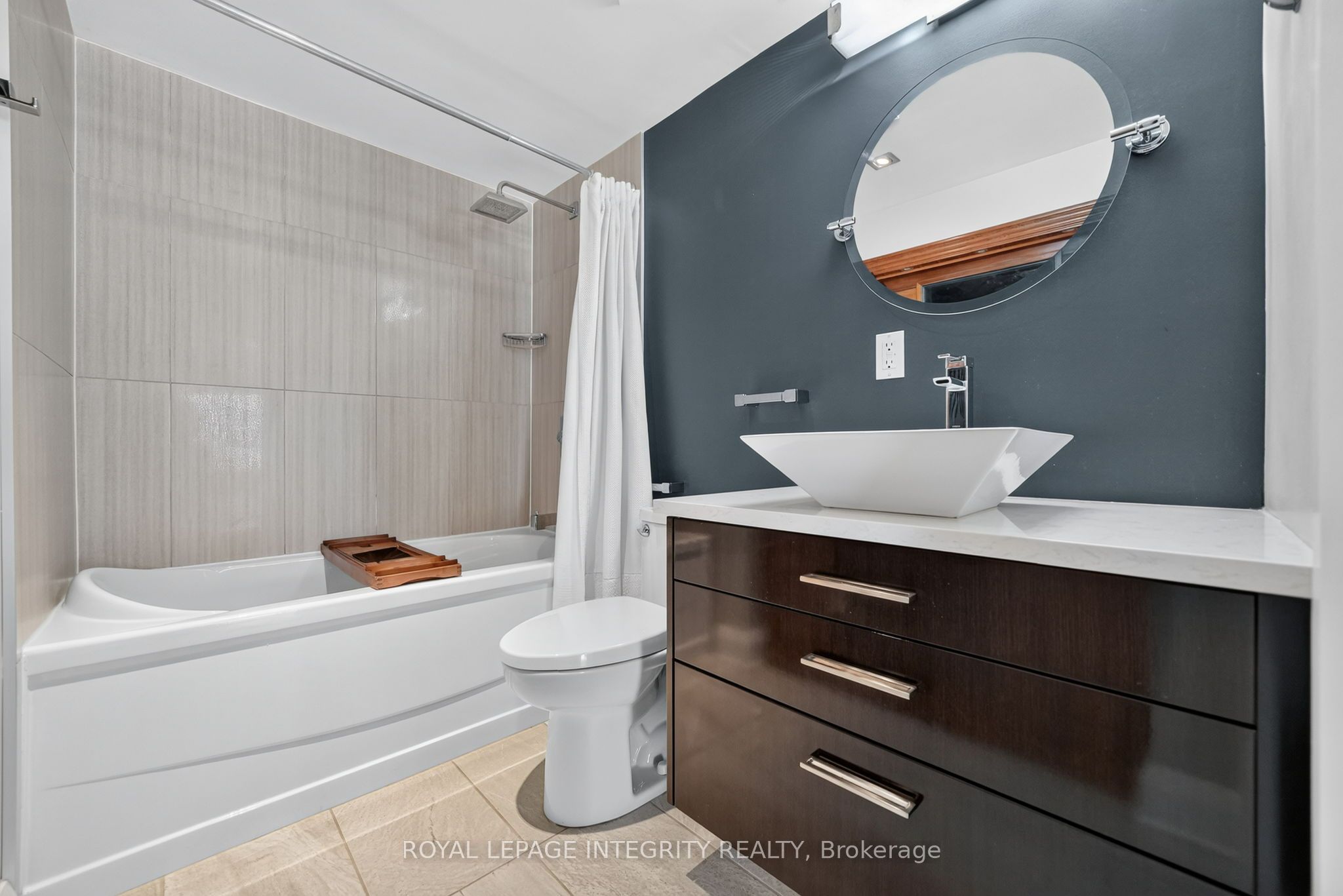 545 St Laurent Boulevard 302 Property Photo 24