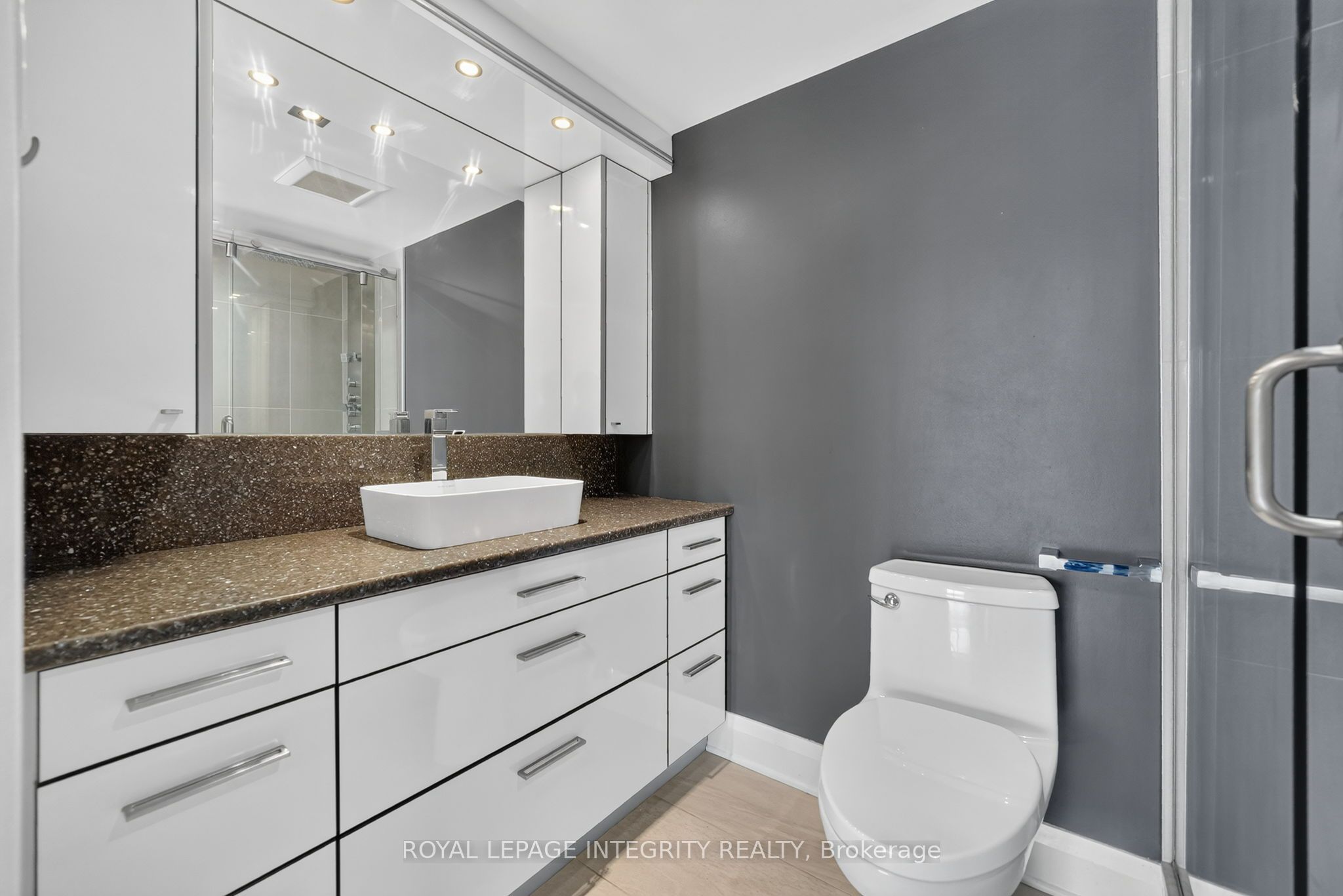 545 St Laurent Boulevard 302 Property Photo 29