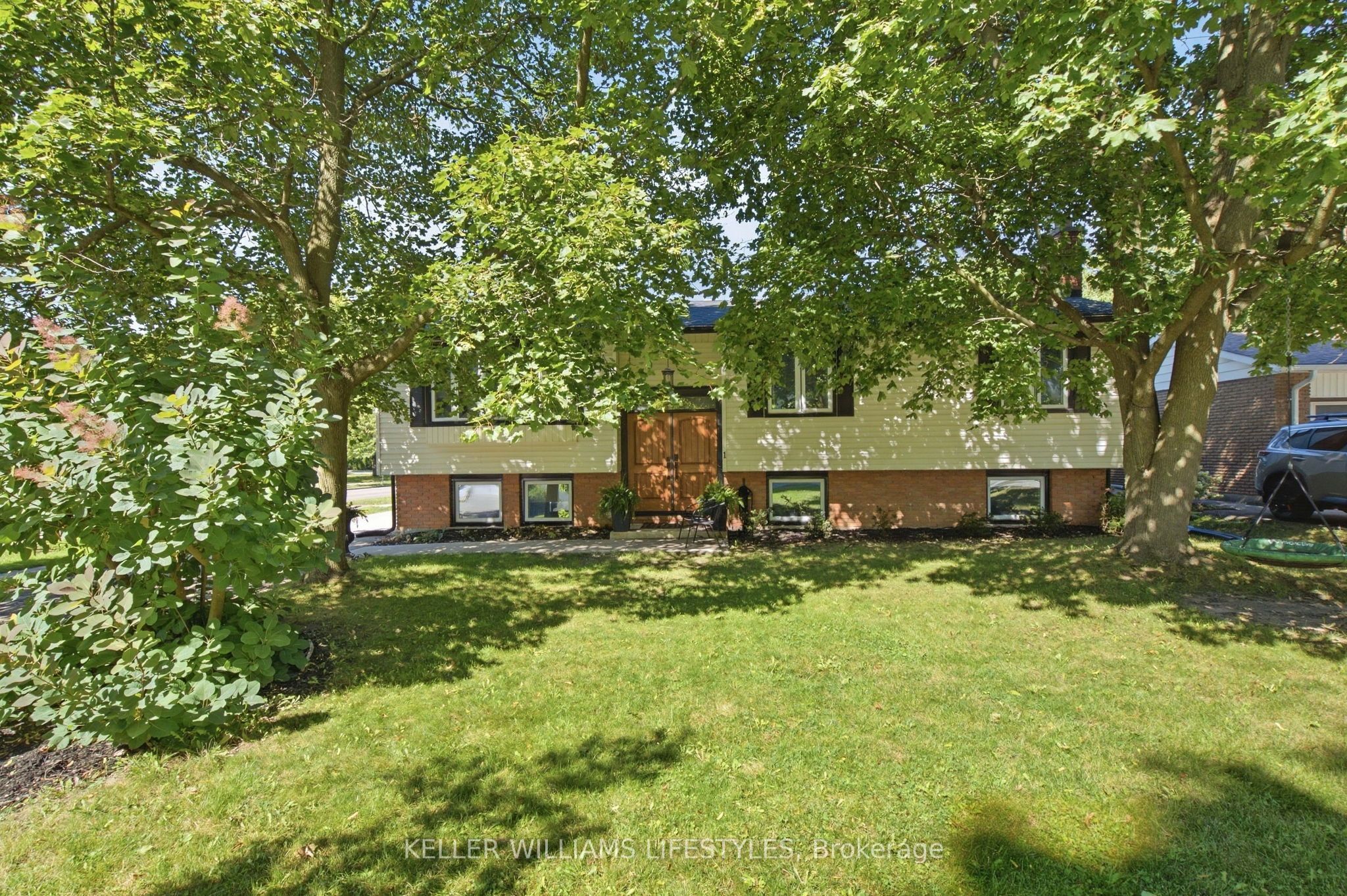1 Queen Anne Circle Property Photo 1
