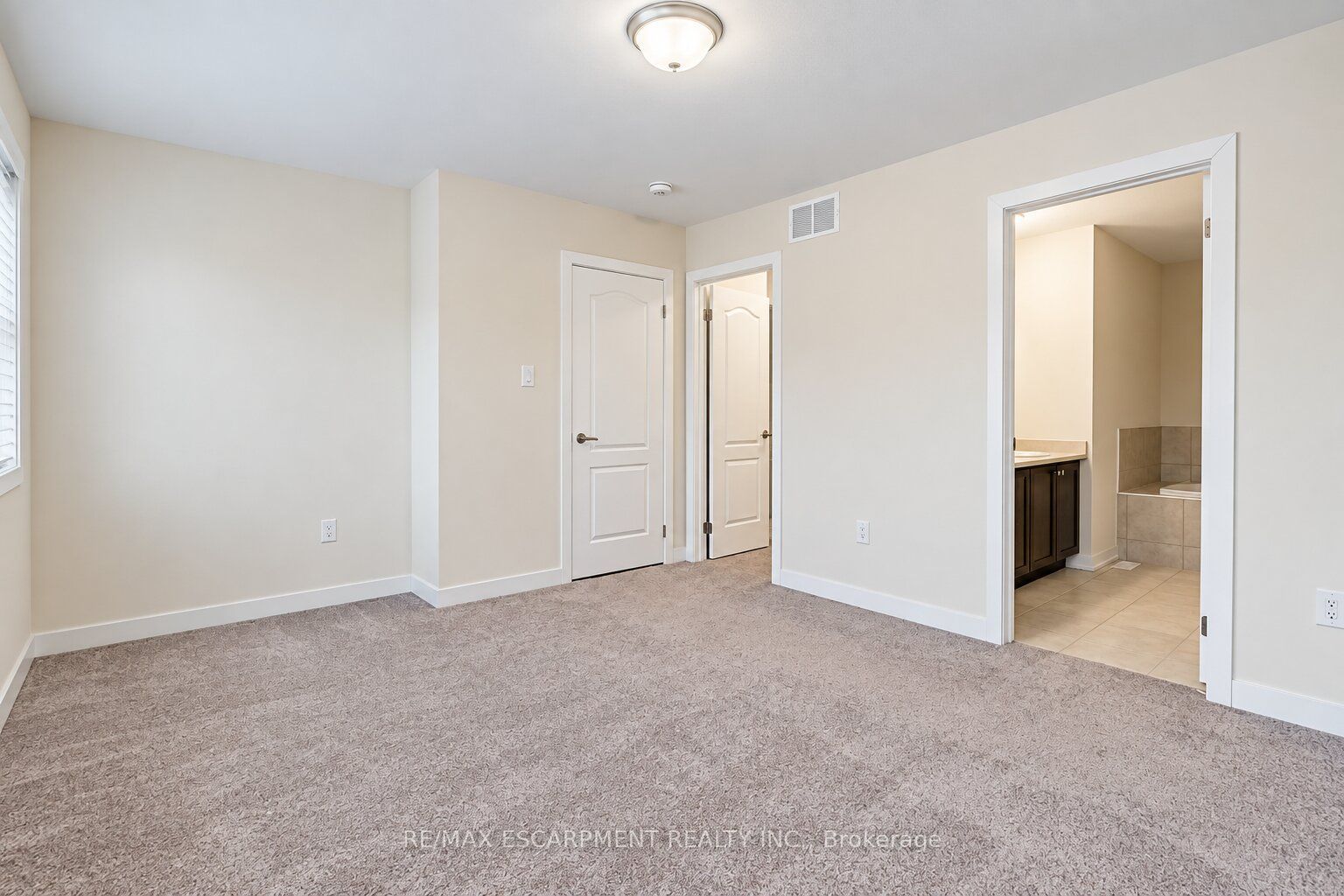 92 Longboat Run W Property Photo 28