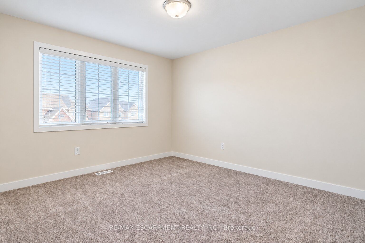 92 Longboat Run W Property Photo 32