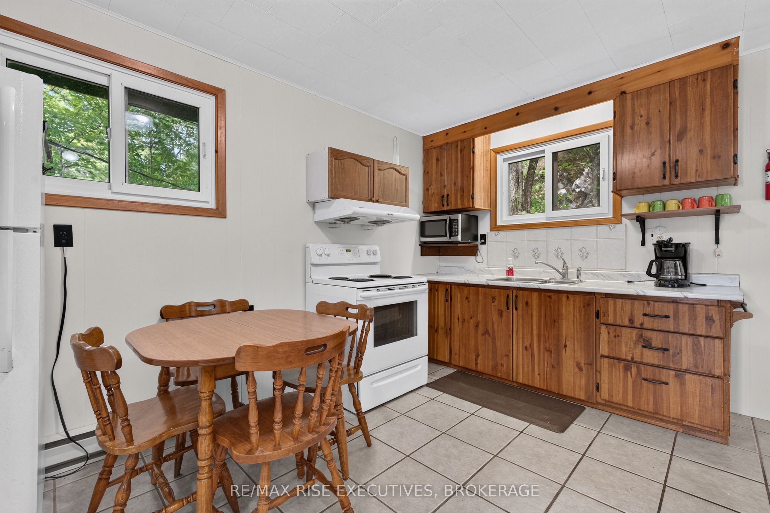 638 Derbyshire Point Lane Property Photo 12