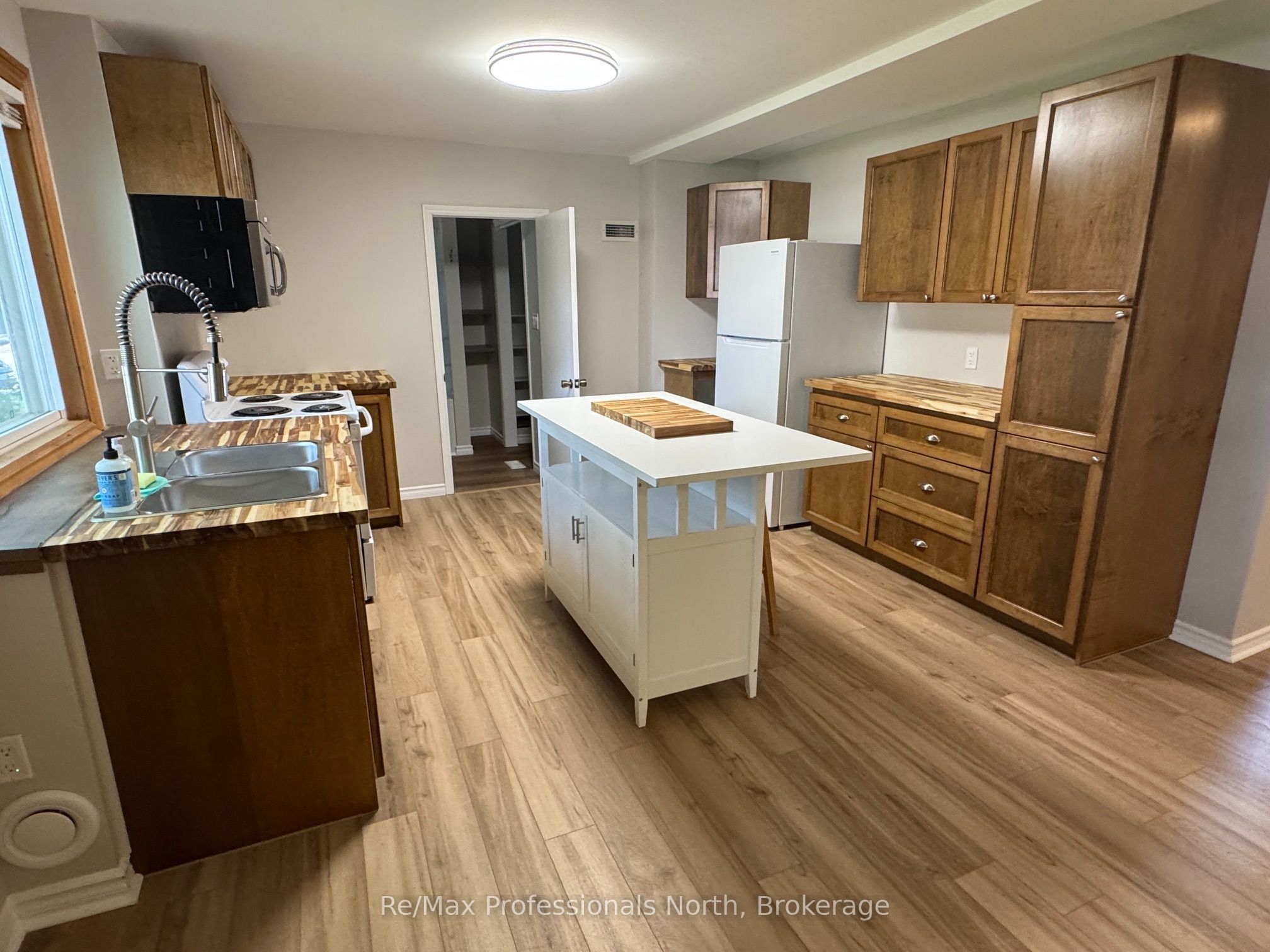 141 Hotchkiss Street Property Photo 4