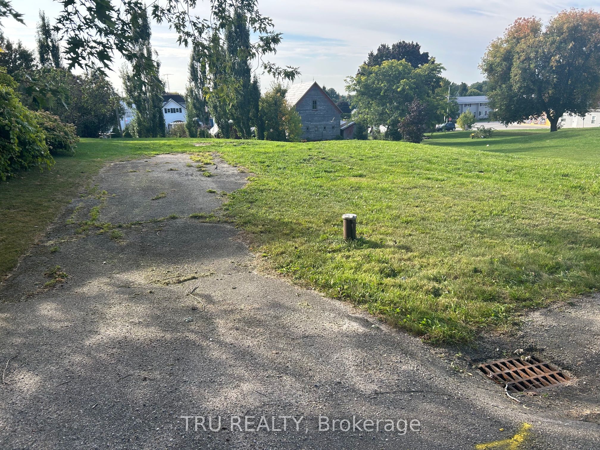 9 Wellington Street W Property Photo 4