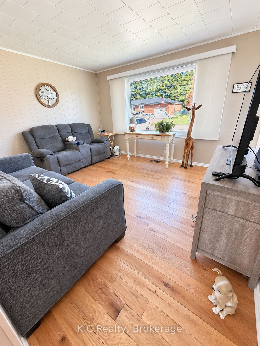 98 George Street E Property Photo 6
